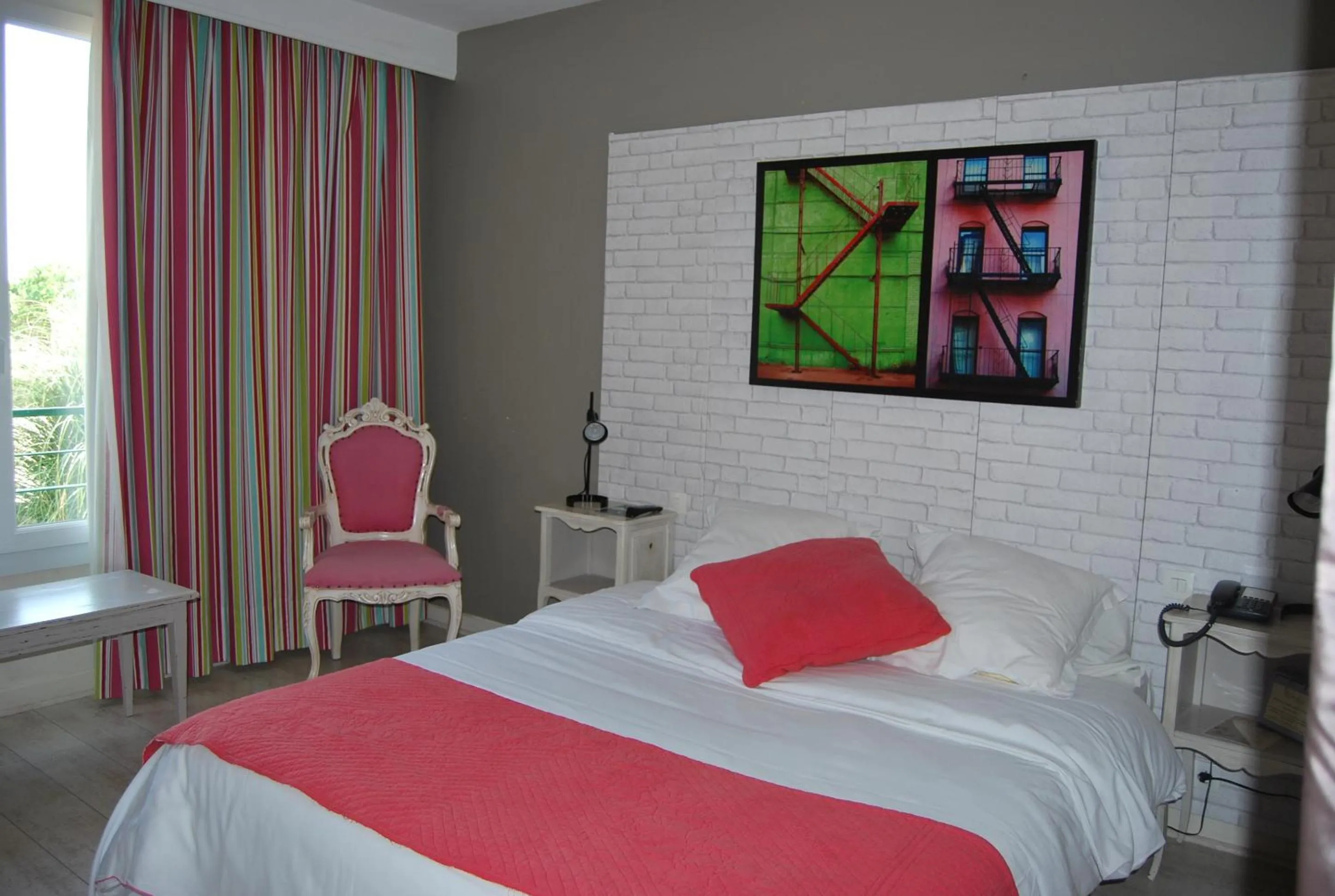 Bed in Logis Hôtel Restaurant Les Aubuns