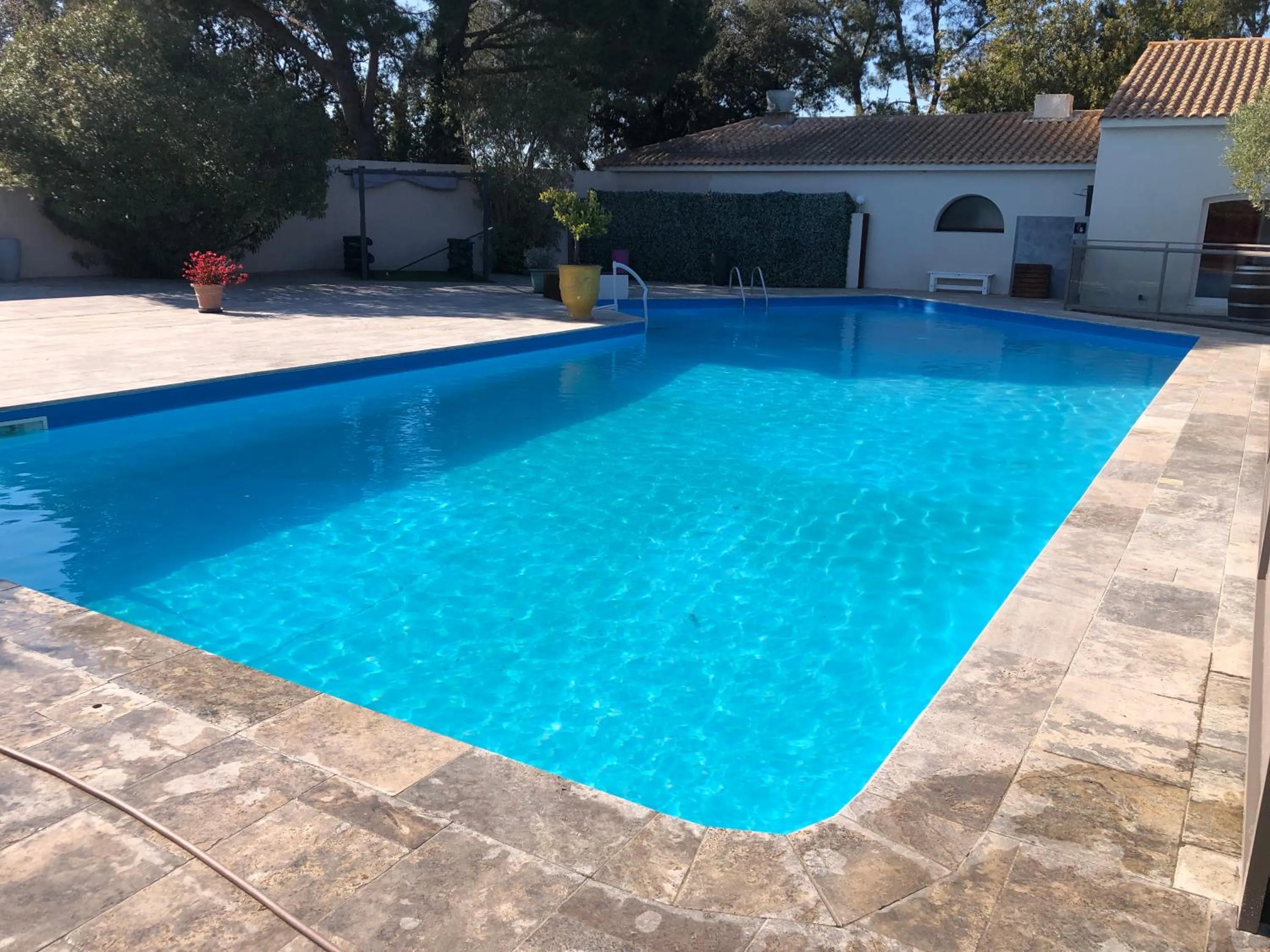 Swimming pool in Logis Hôtel Restaurant Les Aubuns