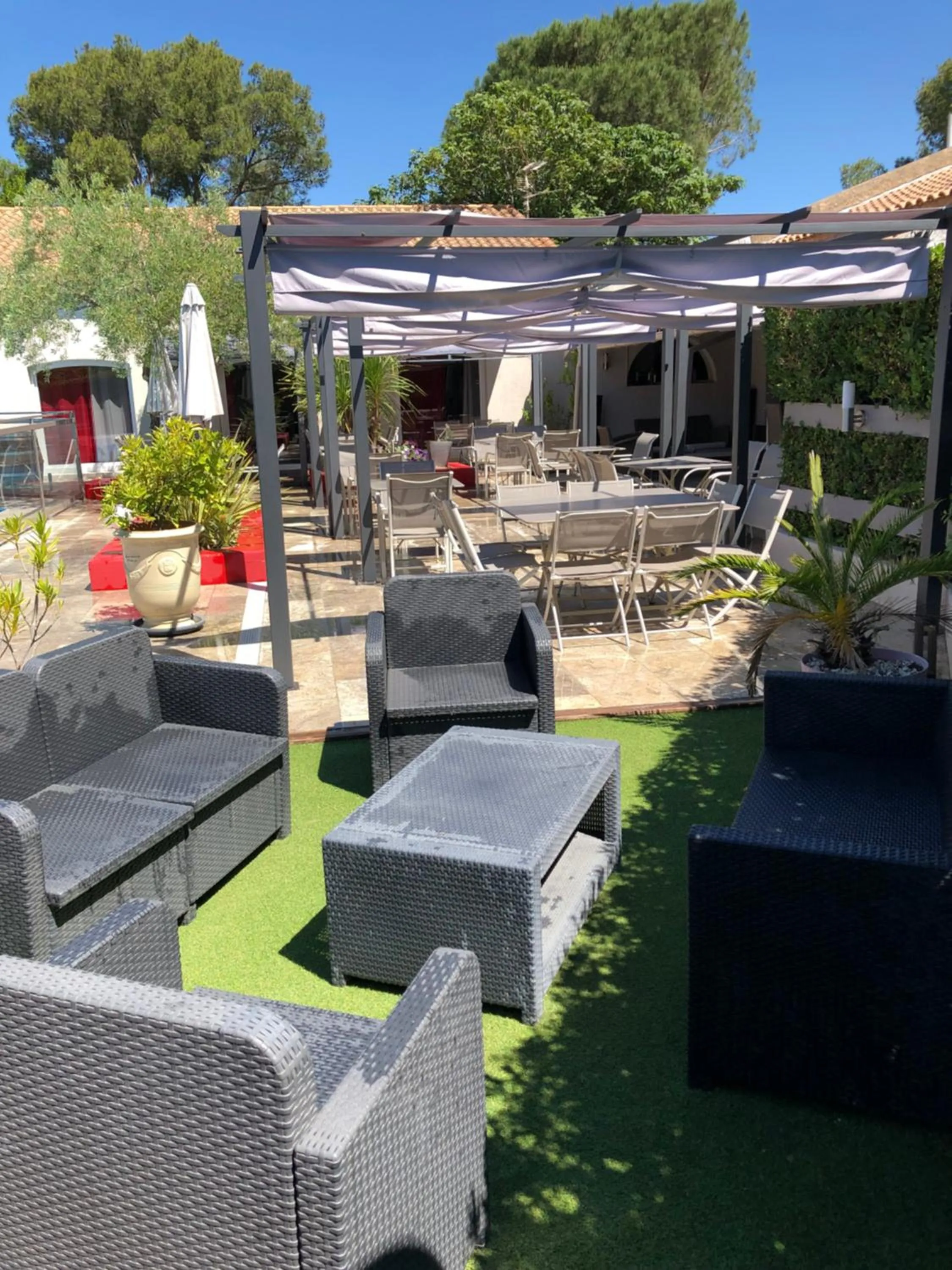 Restaurant/places to eat in Logis Hôtel Restaurant Les Aubuns