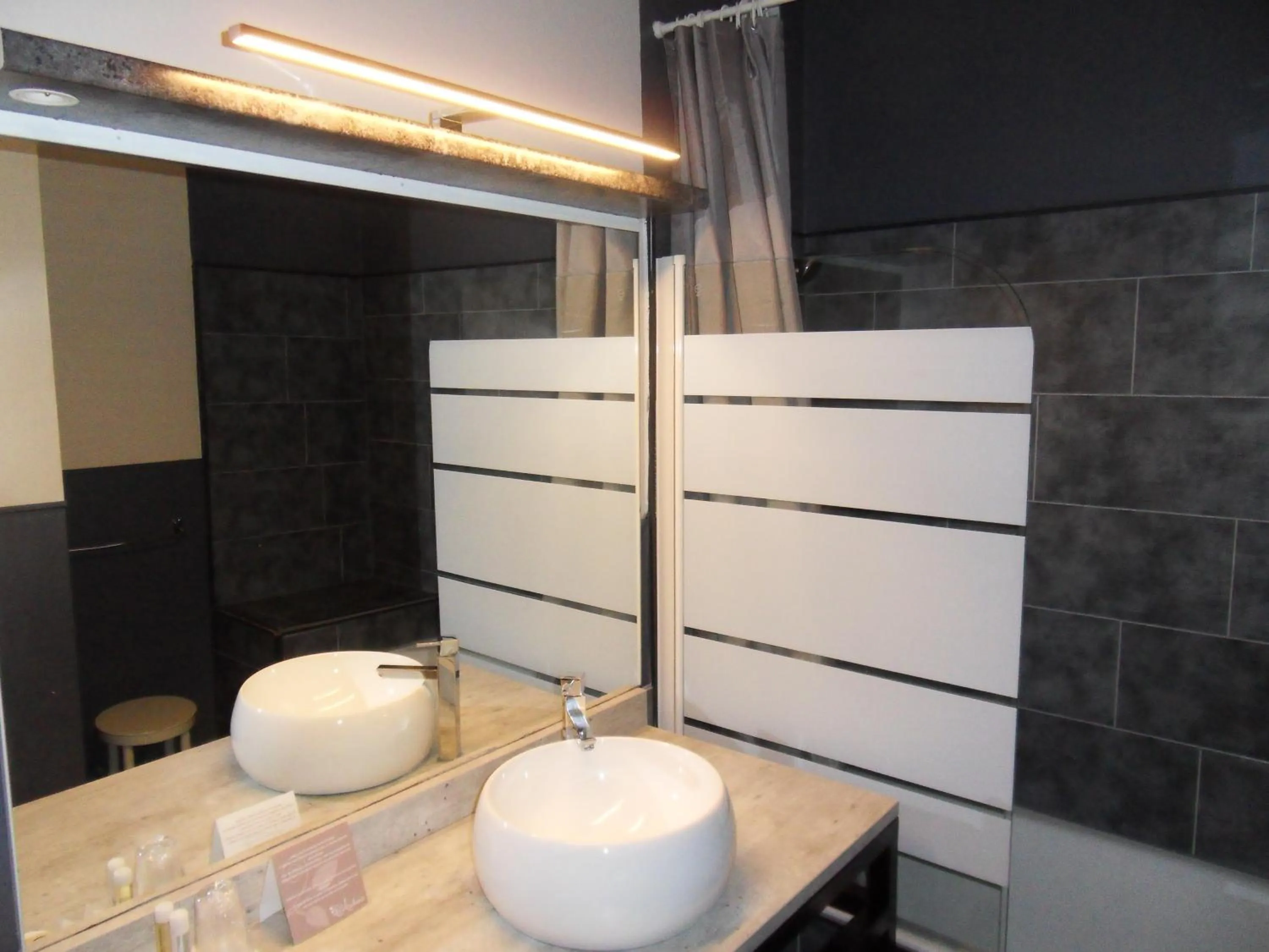 Bathroom in Logis Hôtel Restaurant Les Aubuns