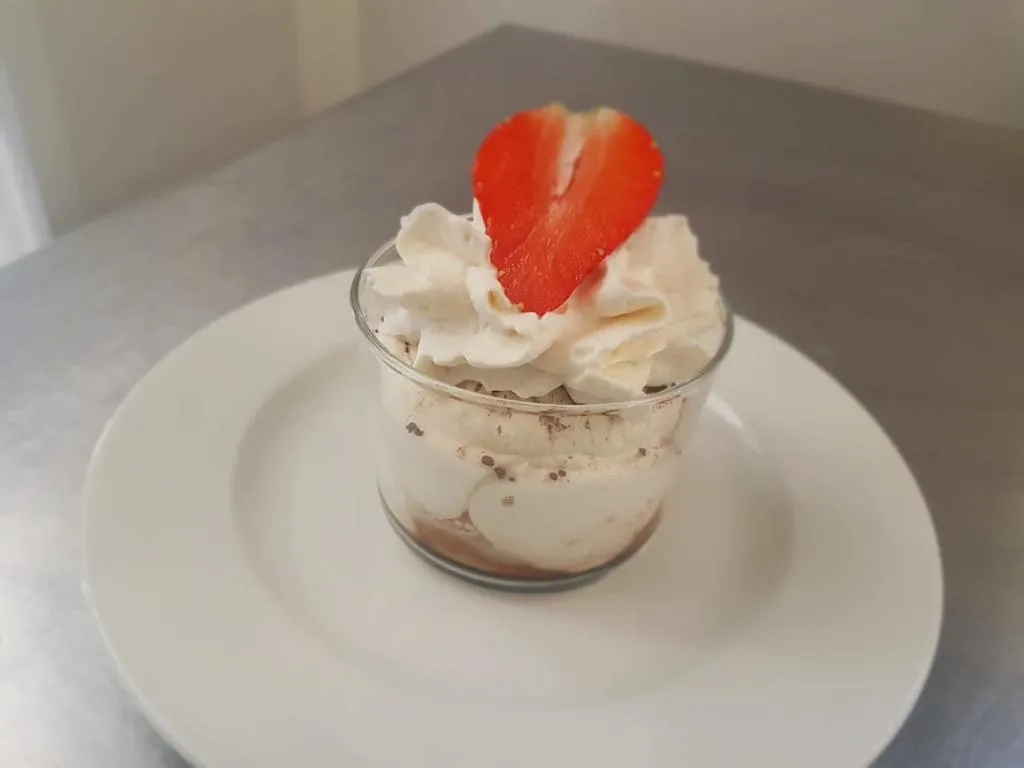 Food and drinks in Logis Hôtel Restaurant Les Aubuns