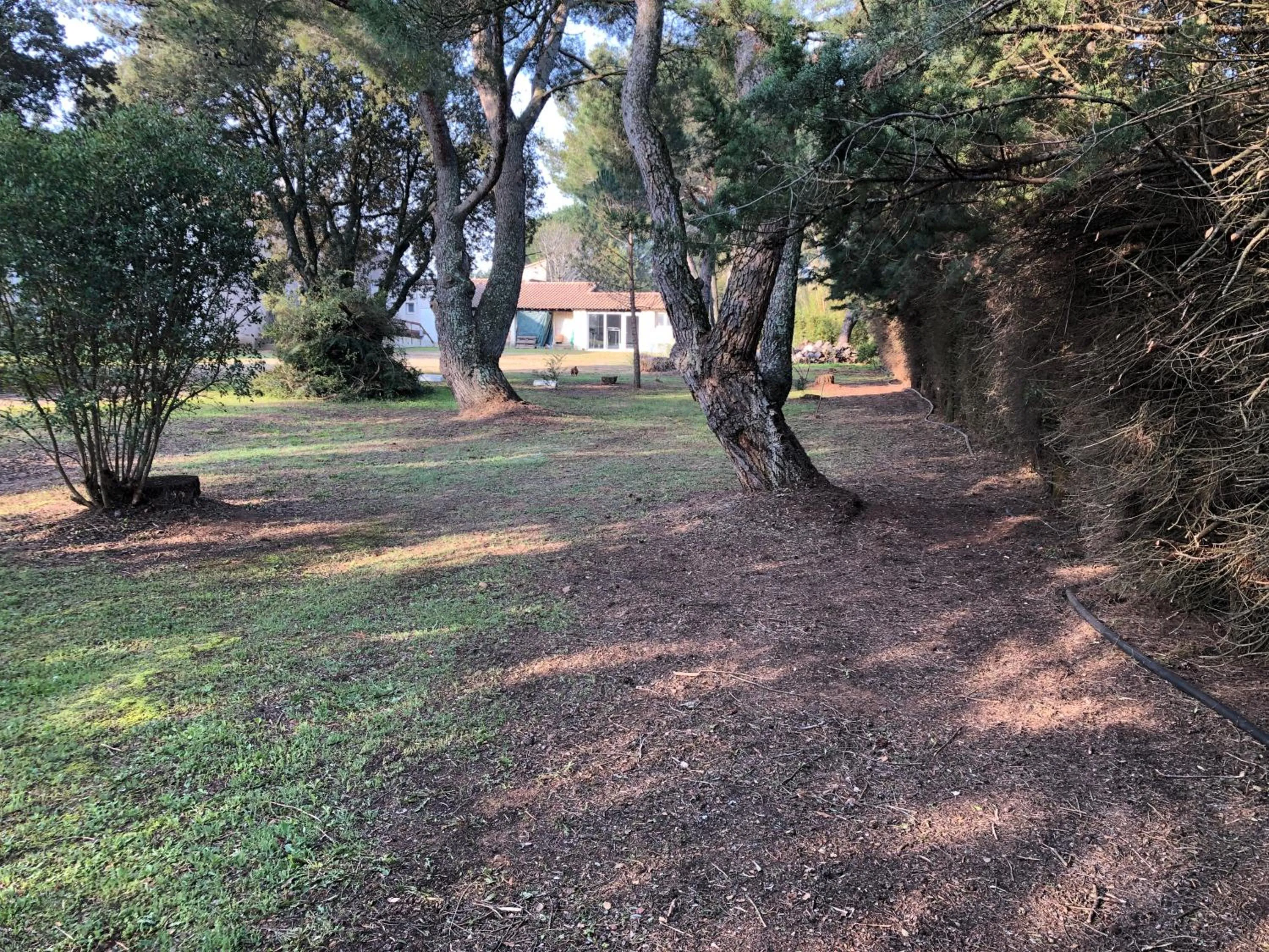 Property building in Logis Hôtel Restaurant Les Aubuns