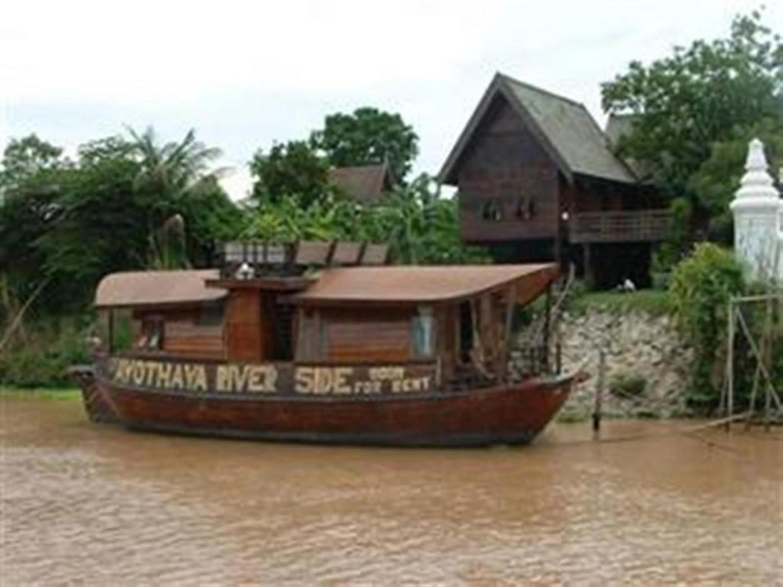 Area and facilities in Ayothaya Riverside House