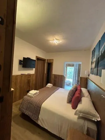 Bed in Edelweiss Hotel Champoluc