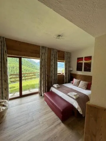 Bed in Edelweiss Hotel Champoluc