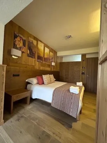 Bed in Edelweiss Hotel Champoluc