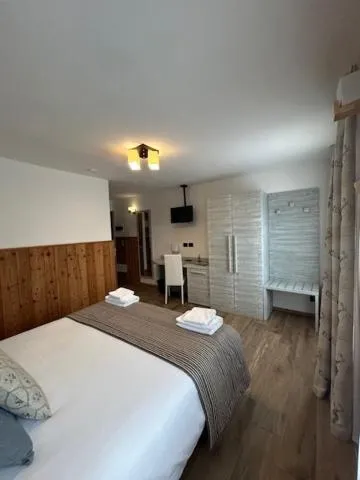 Bed in Edelweiss Hotel Champoluc