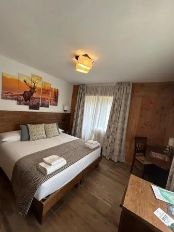 Bed in Edelweiss Hotel Champoluc