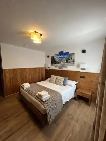 Bed in Edelweiss Hotel Champoluc