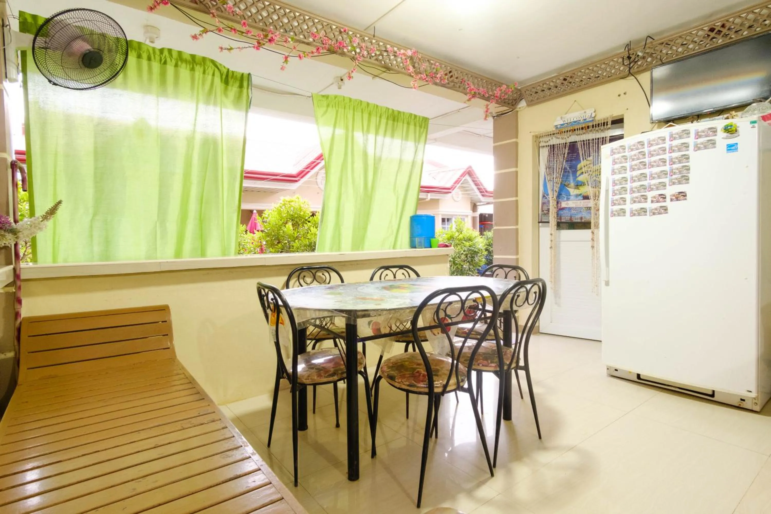 Area and facilities, Dining Area in RedDoorz @ Prince JB Beach Resort Zambales