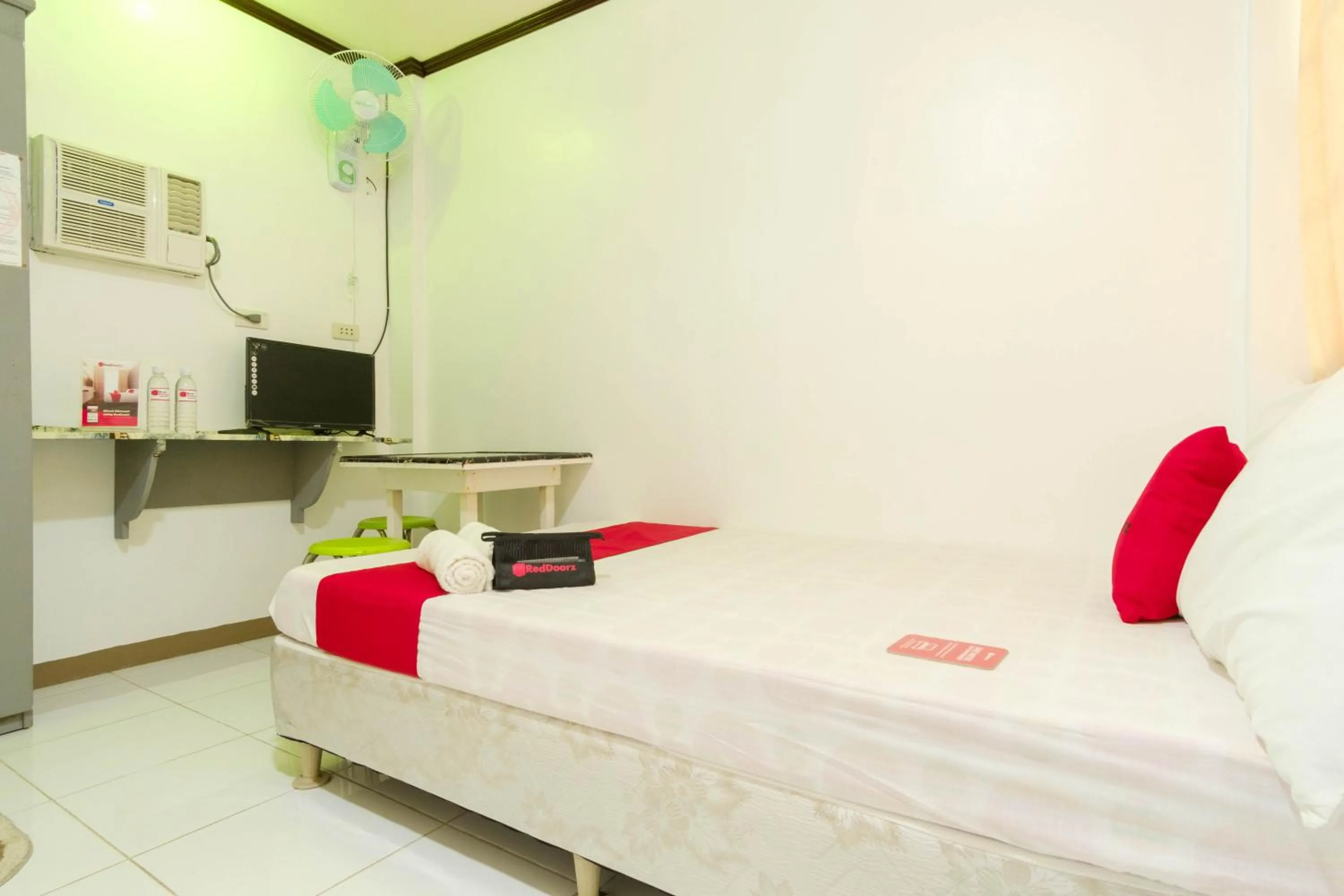 Bed in RedDoorz @ Prince JB Beach Resort Zambales