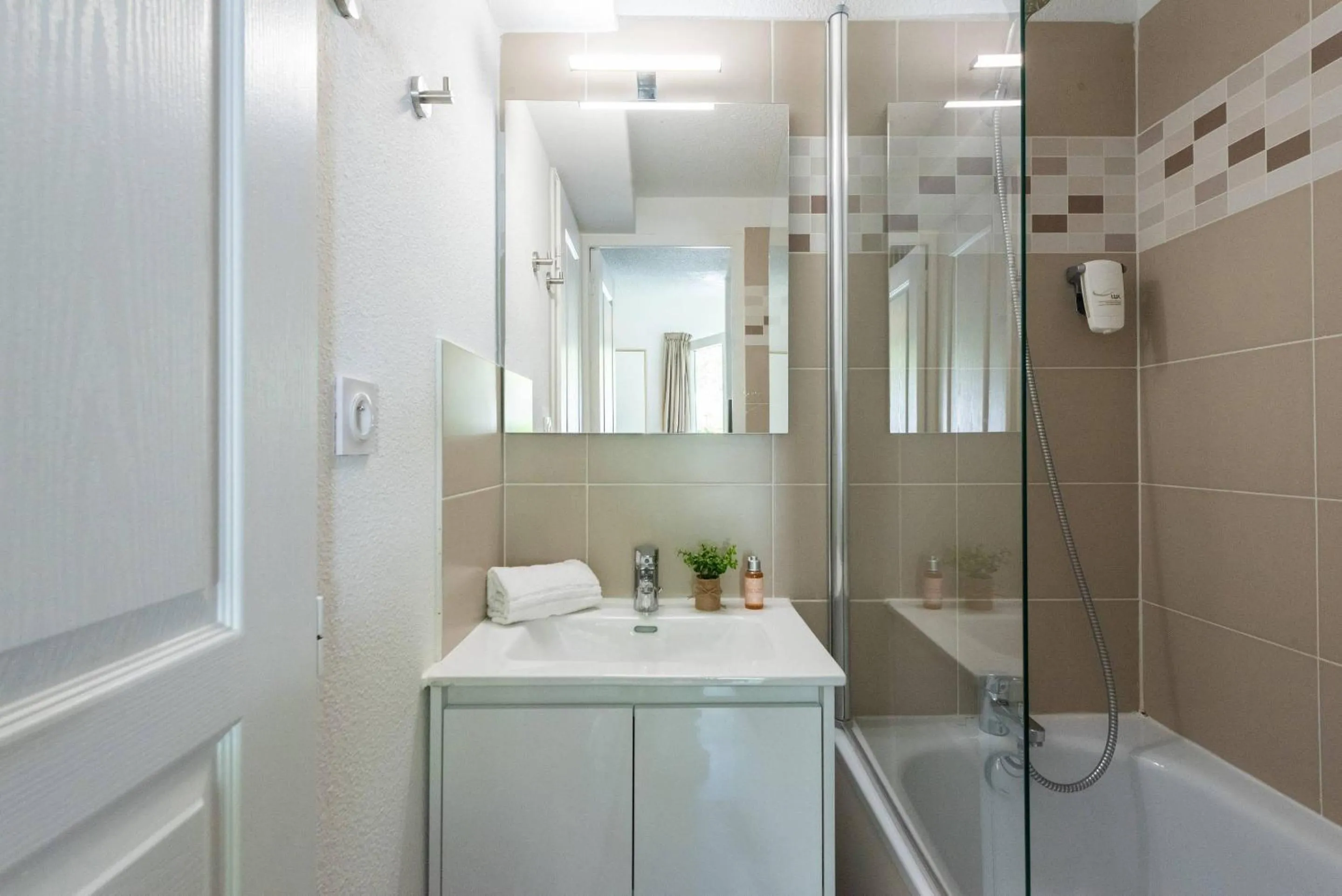 Bedroom in Comfort Aparthotel Mandelieu la Napoule Village