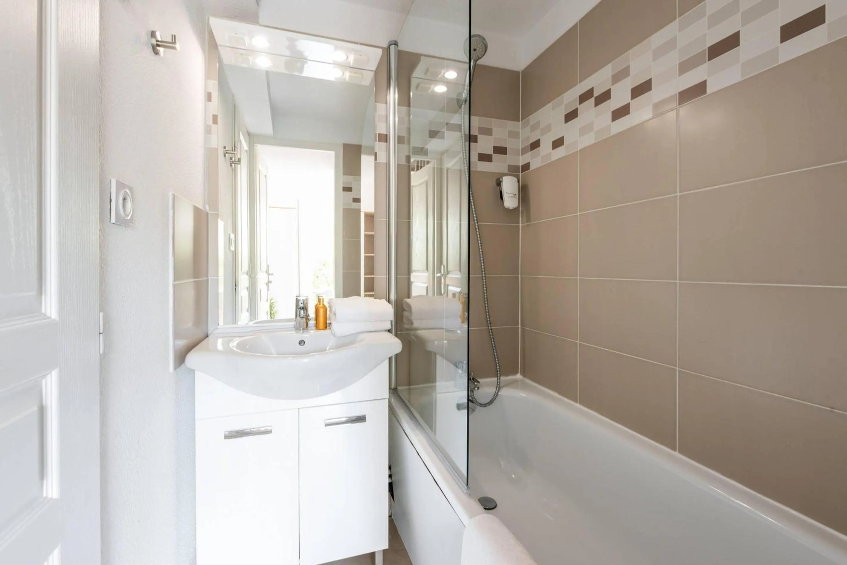 Bedroom in Comfort Aparthotel Mandelieu la Napoule Village