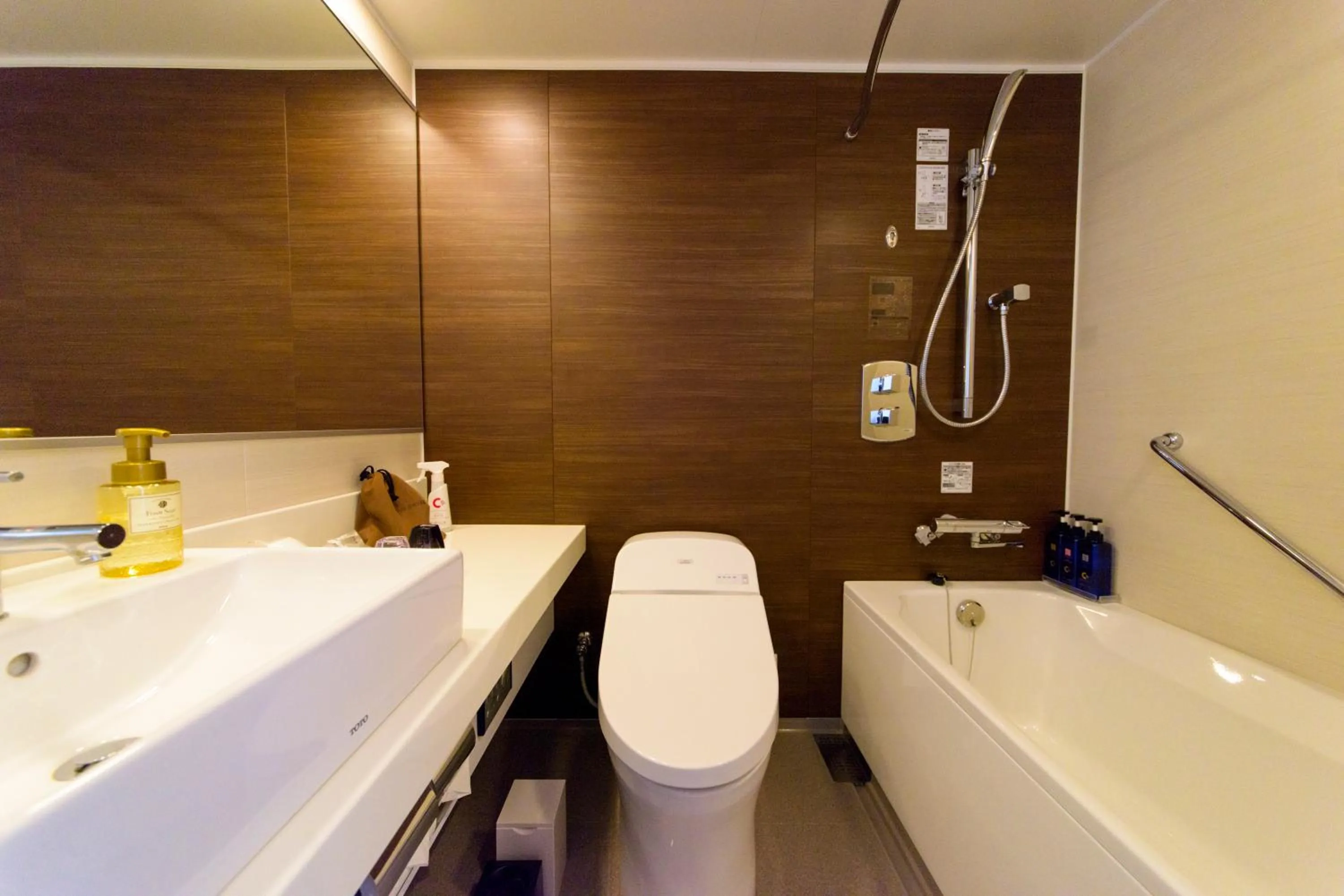 Shower in Community & Spa Naha Central Hotel