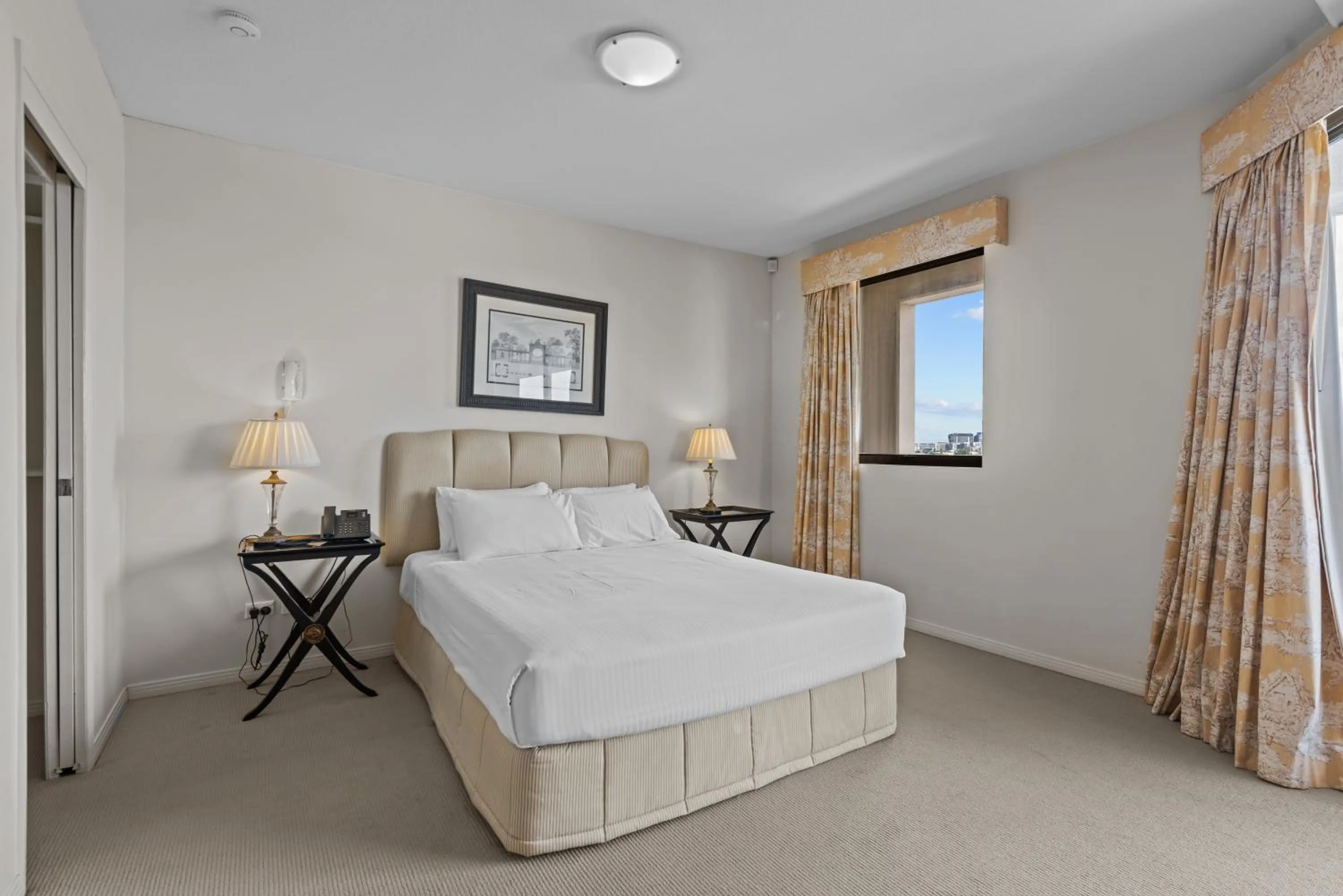 Bedroom, Bed in The Oasis Apartments