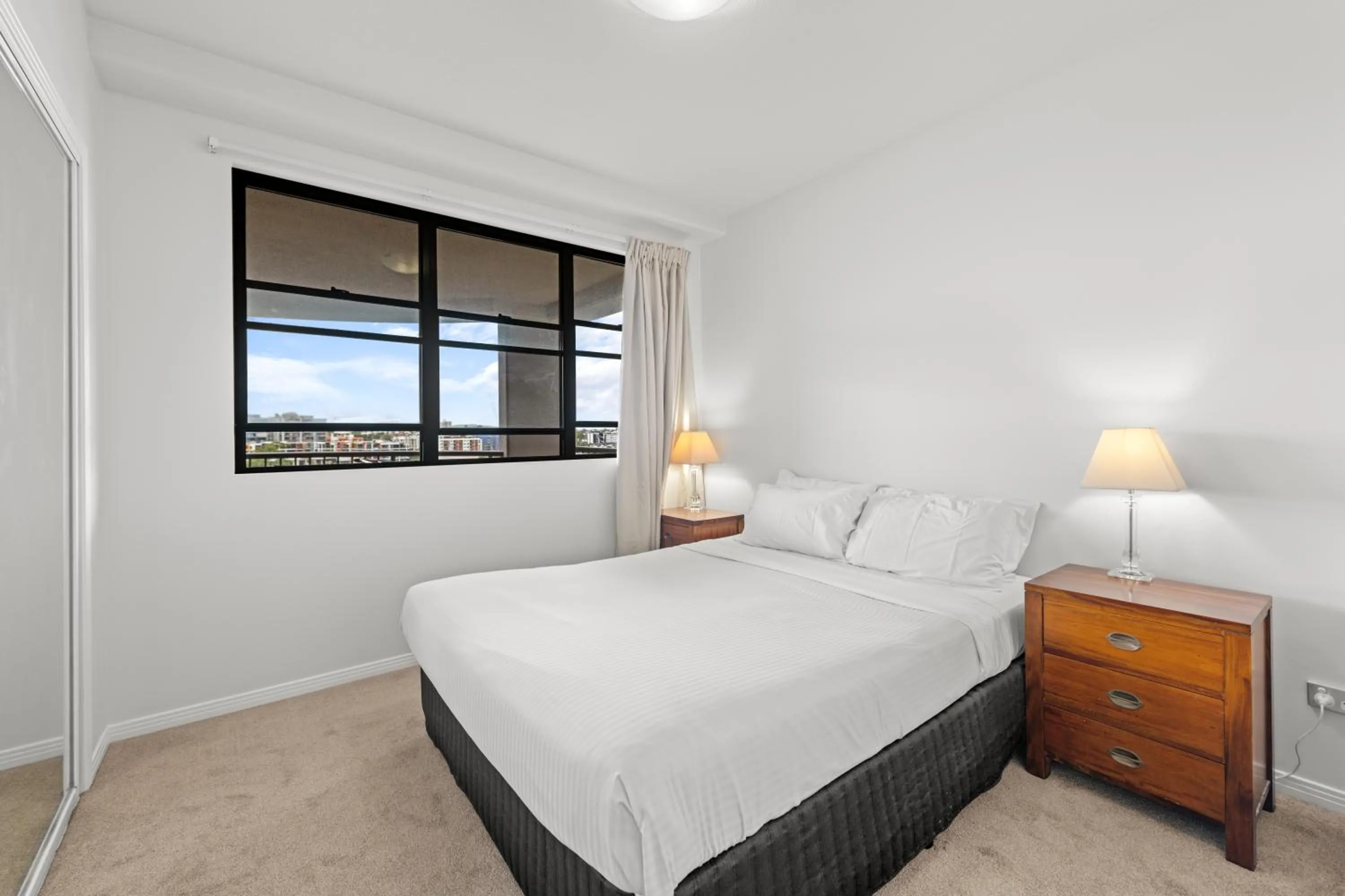 Bedroom, Bed in The Oasis Apartments