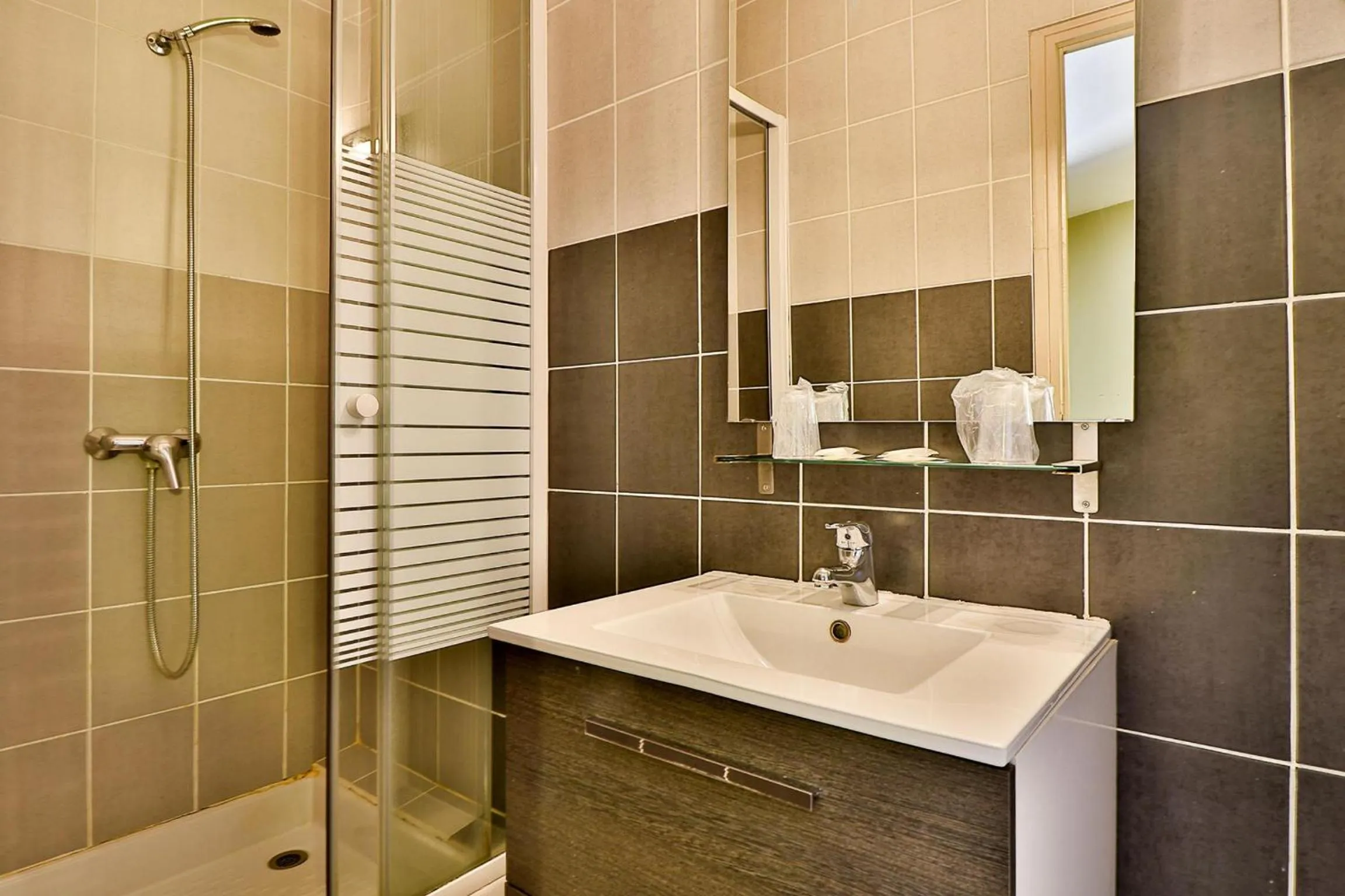 Bathroom in Hôtel La Rotonde