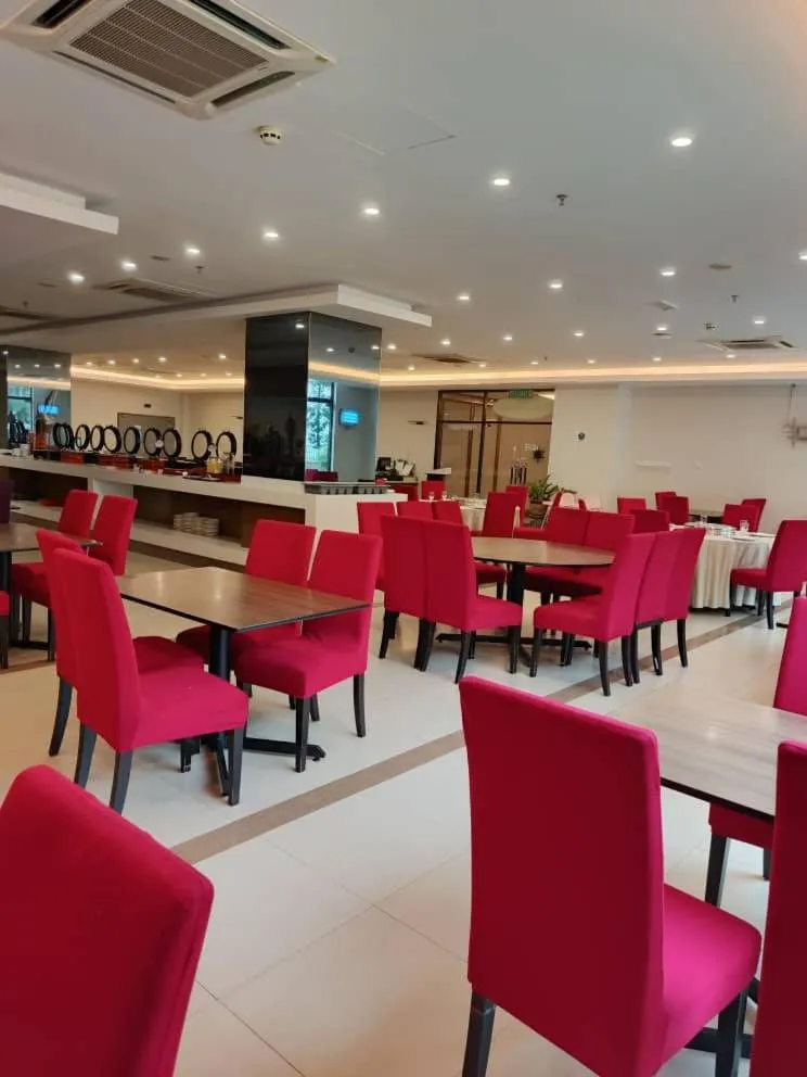 Restaurant/places to eat in Puteri Bay Hotel