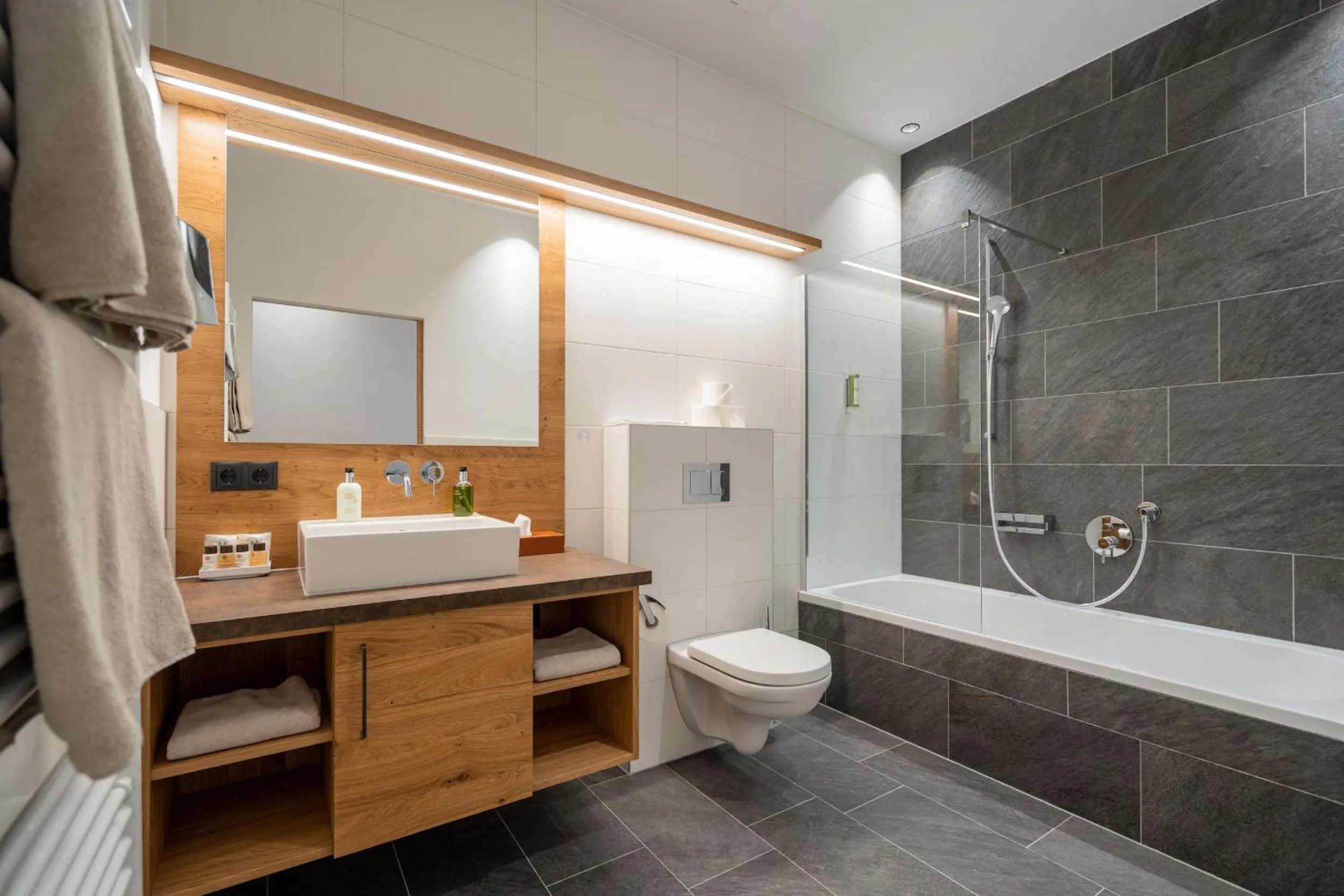 Bathroom in Suites Nauders by mein Almhof Superior