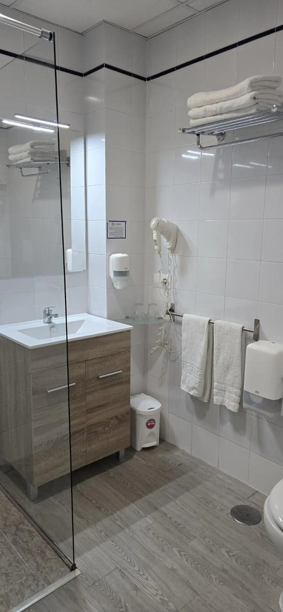 Bathroom in Candisol Cozy Inns