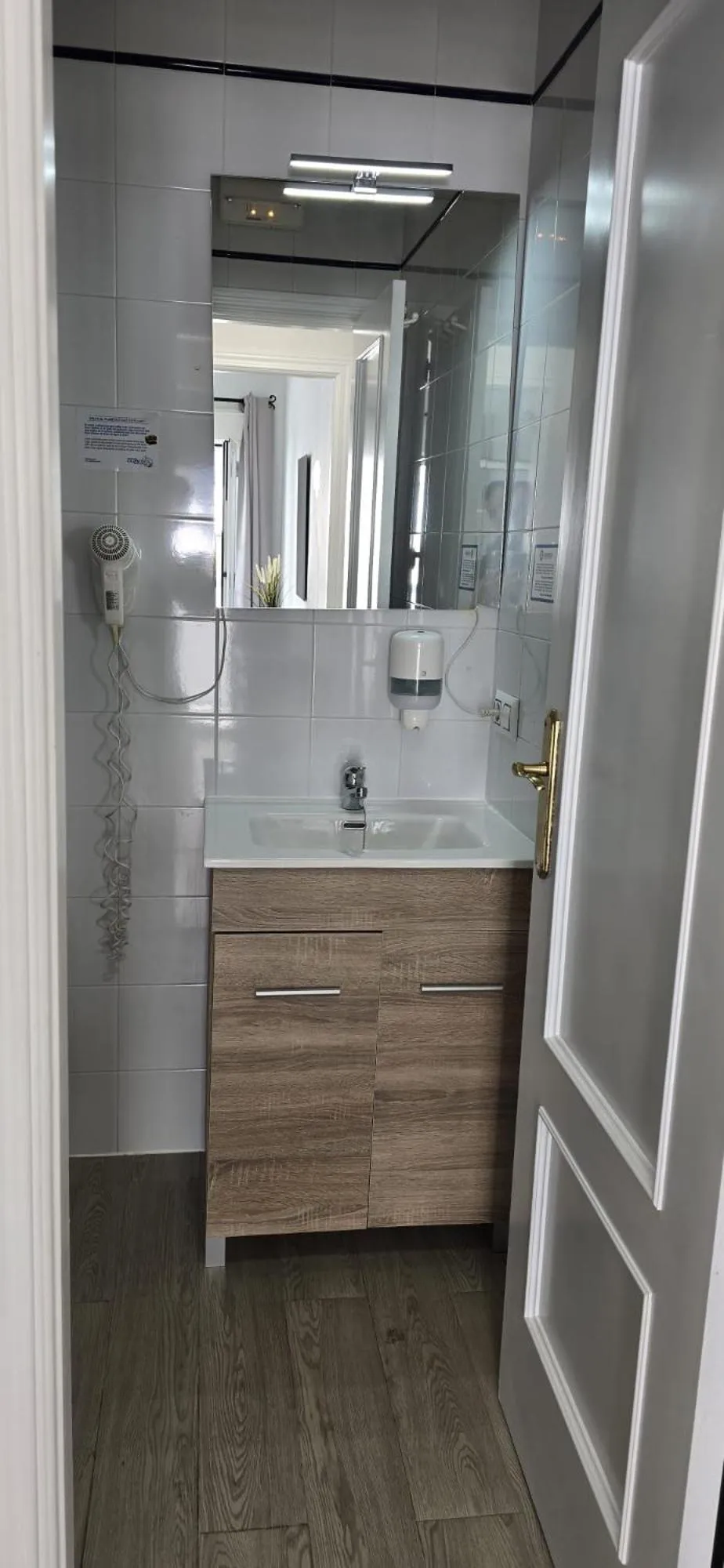 Bathroom in Candisol Cozy Inns