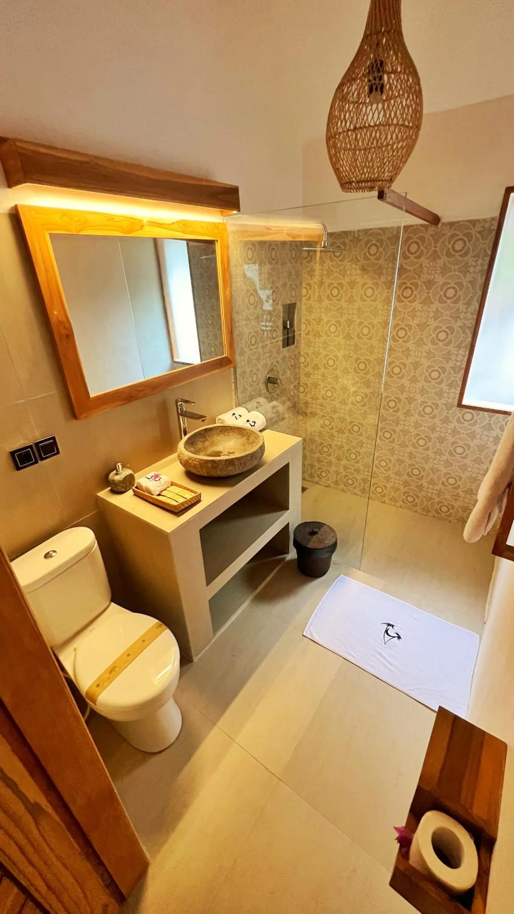 Shower in Marygio Gili Resort