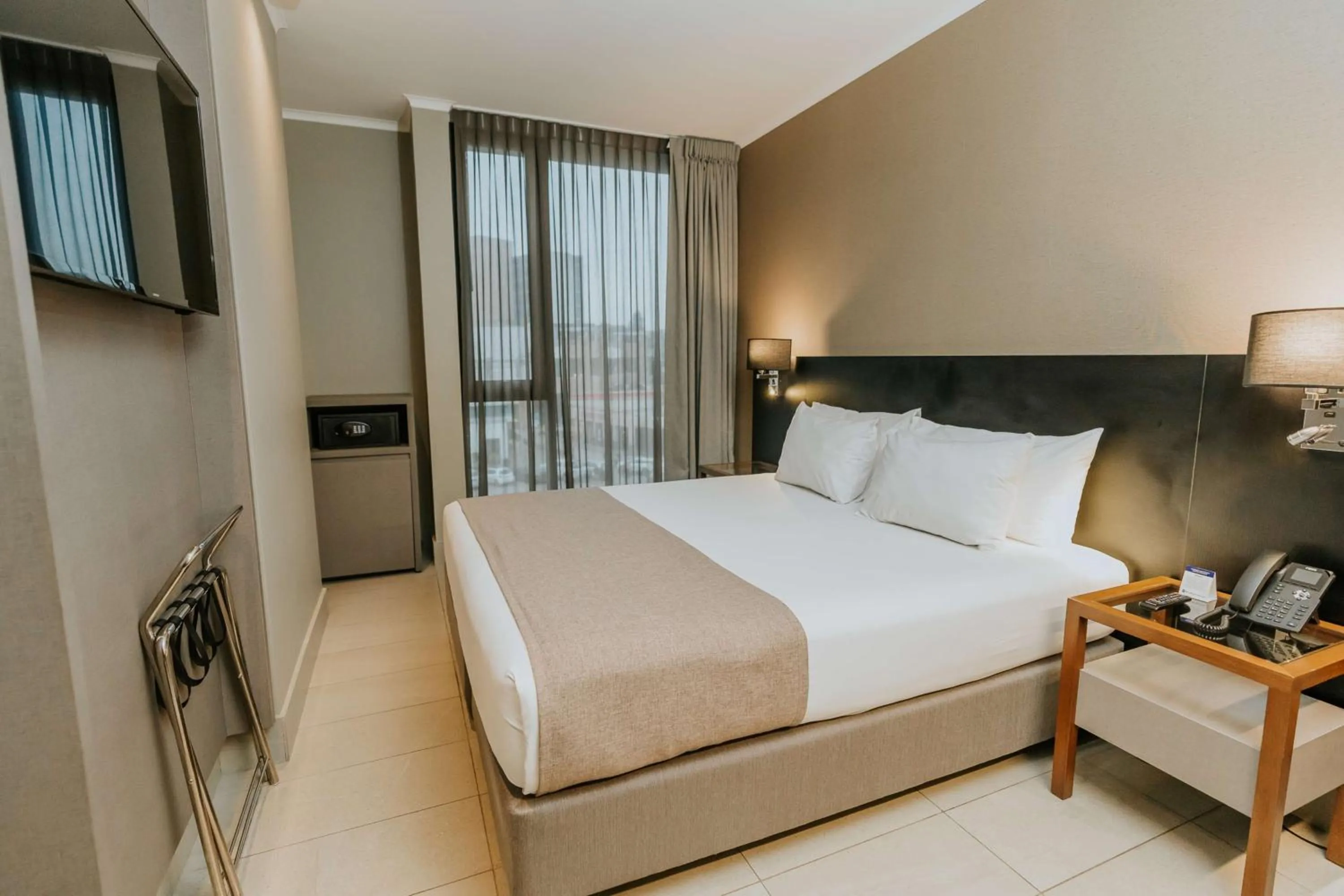 Bedroom, Bed in Best Western Ferrat