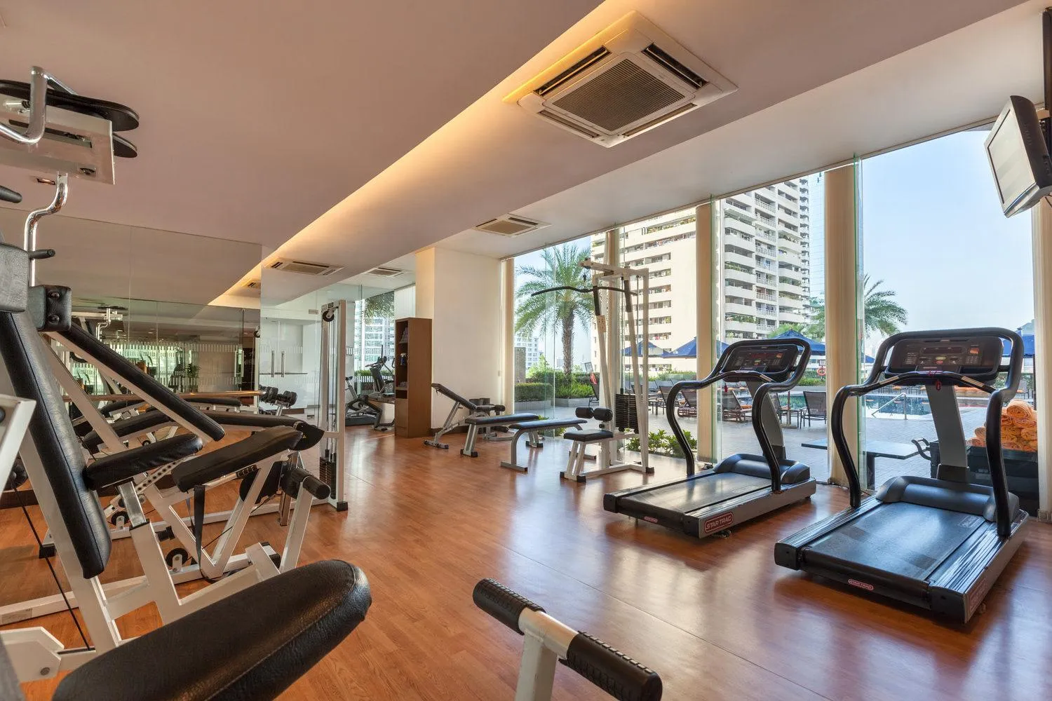 Fitness centre/facilities in Rembrandt Residences Bangkok