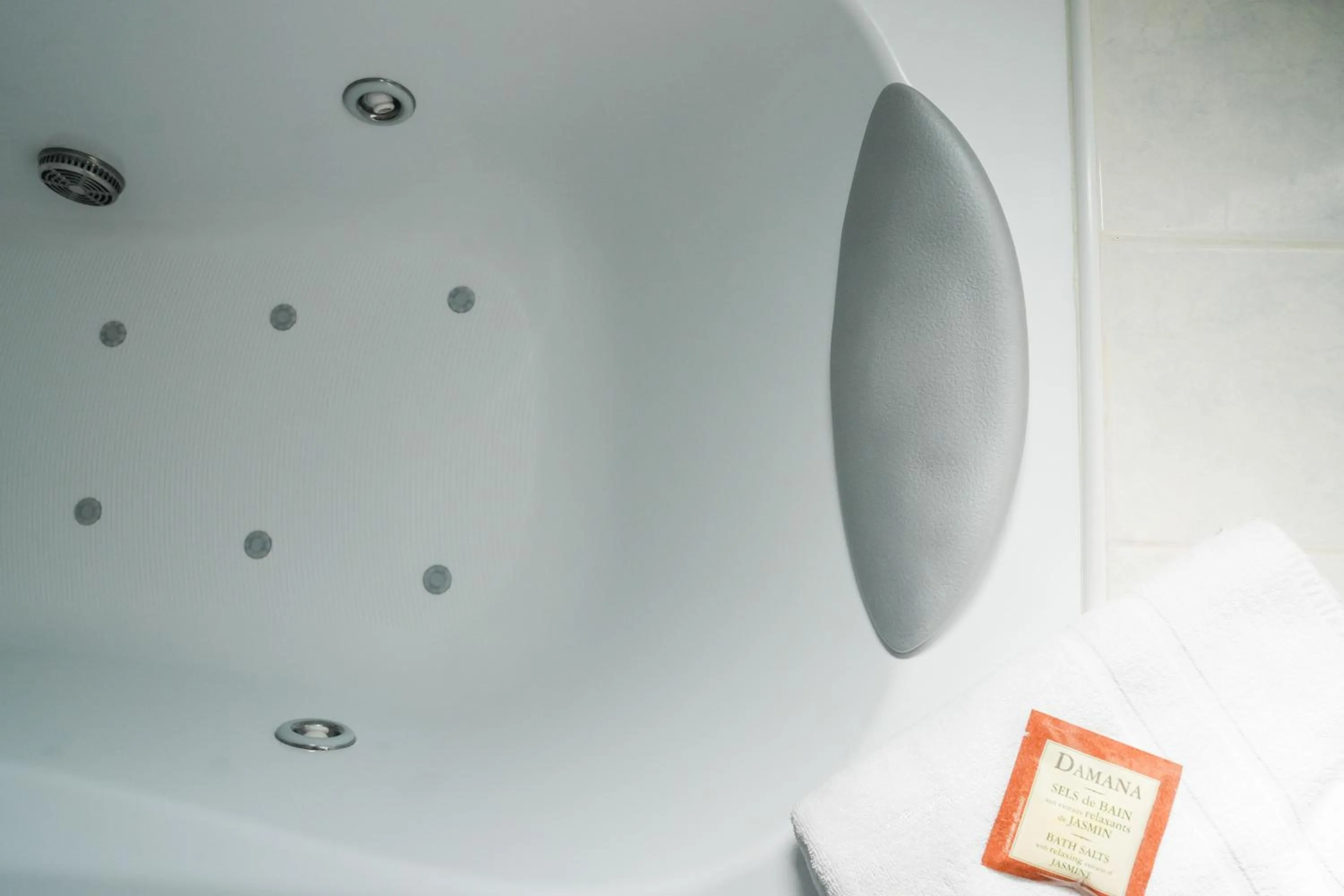 Bathroom in Hotel Le Pavillon Bleu