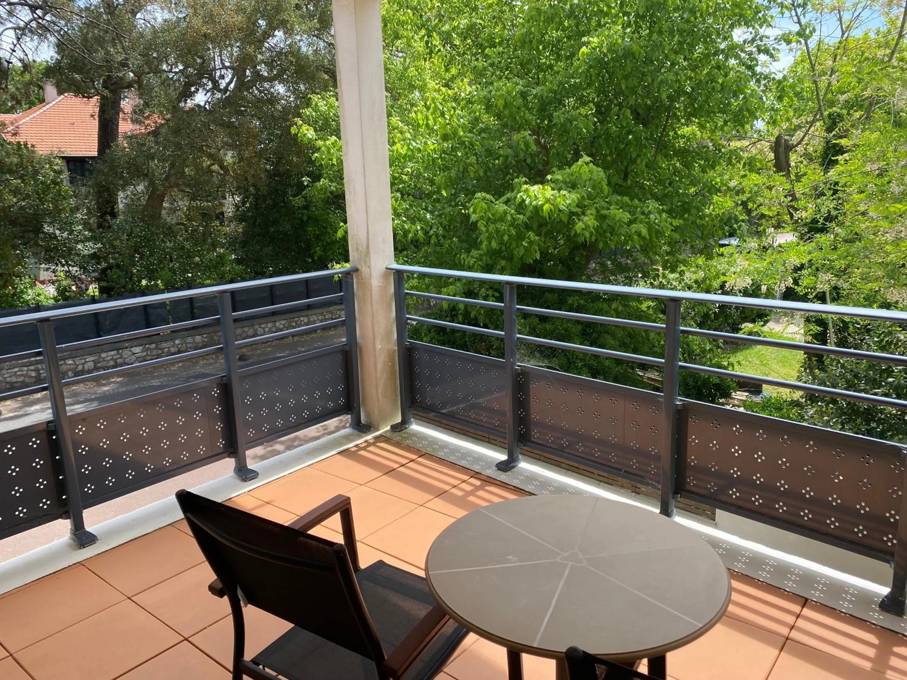 Balcony/Terrace in Hotel Le Pavillon Bleu