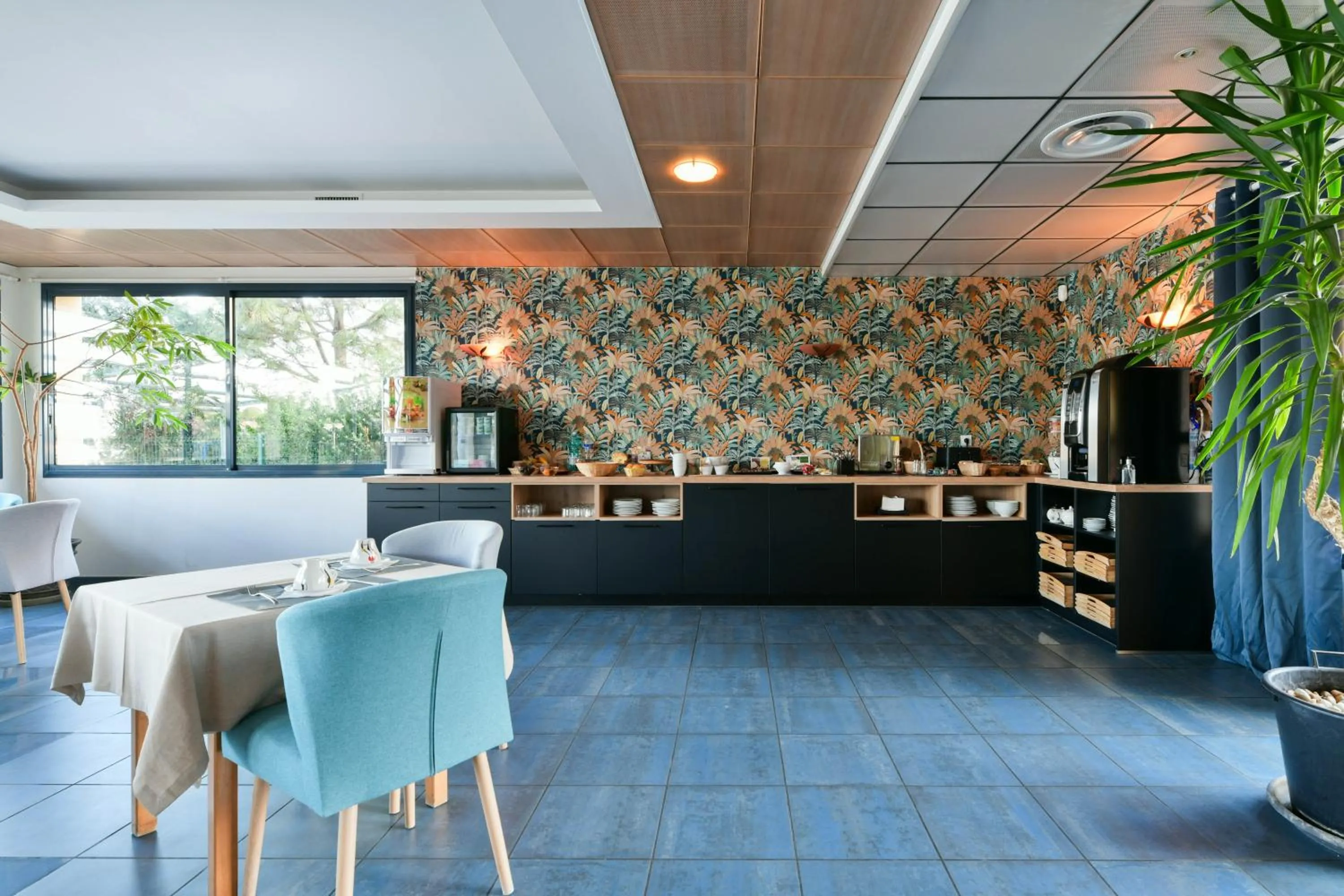 Breakfast in Hotel Le Pavillon Bleu