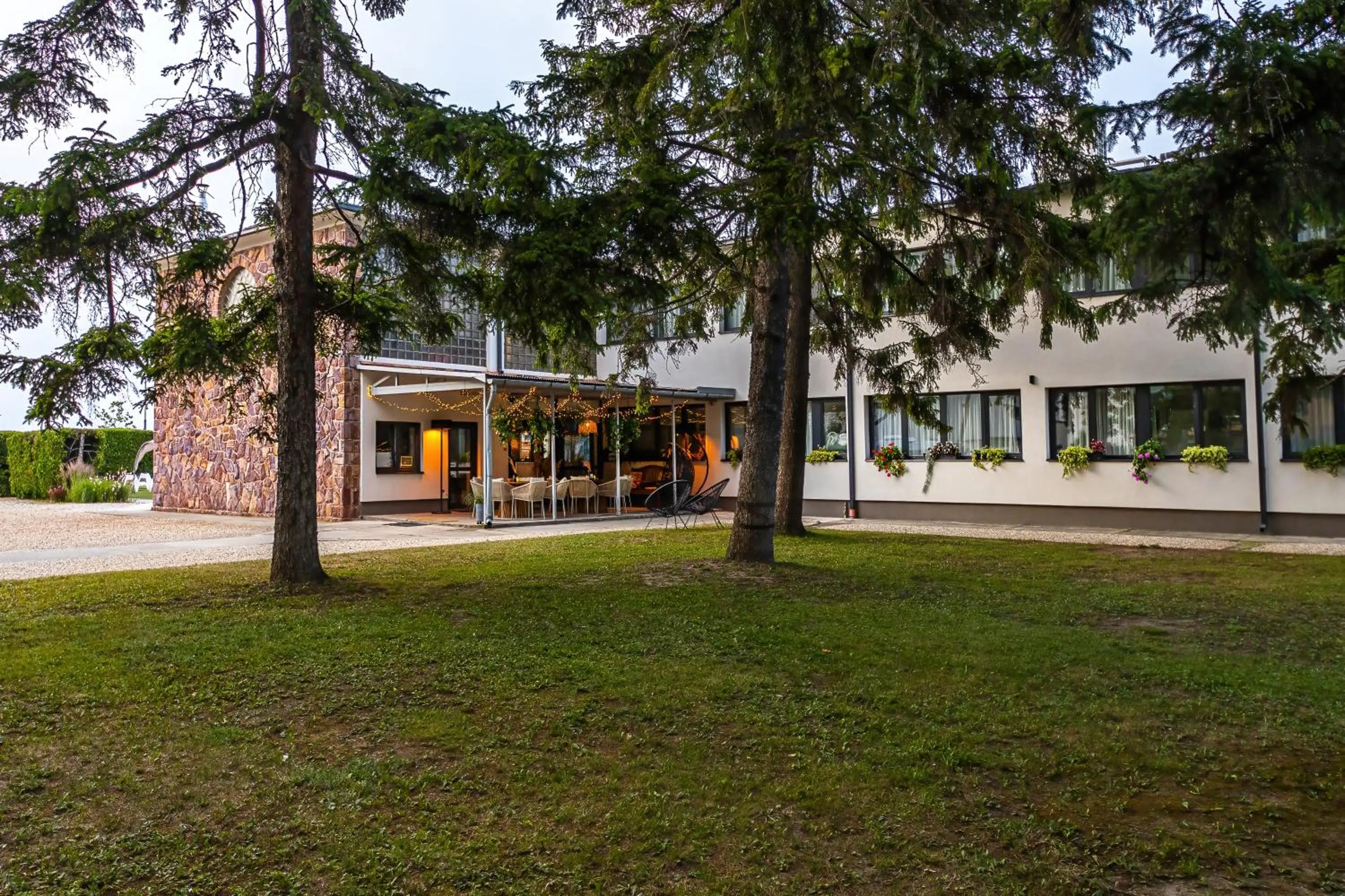 Property building in PLAGE-ON Panzió