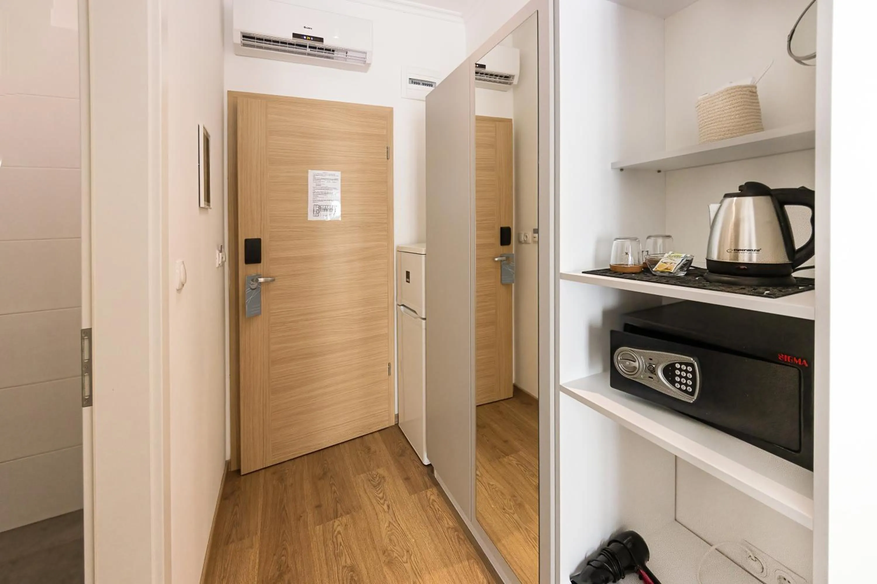 Coffee/tea facilities in PLAGE-ON Panzió