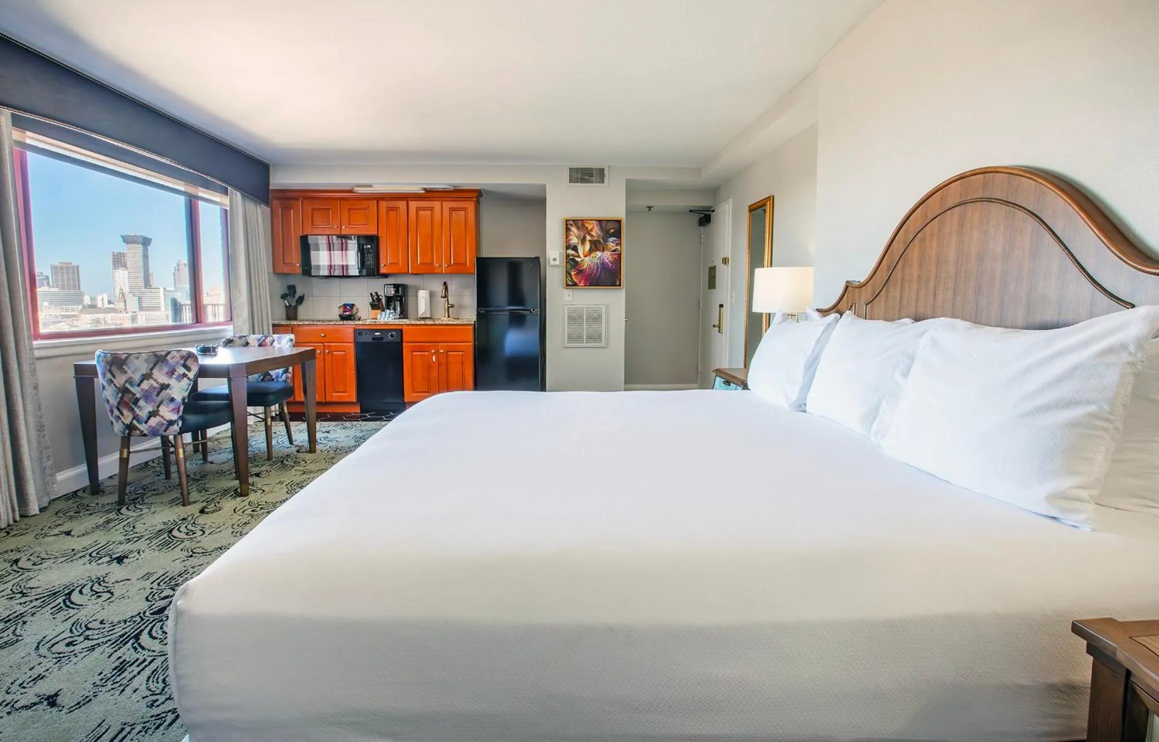 Photo of the whole room, Bed in Club Wyndham Avenue Plaza