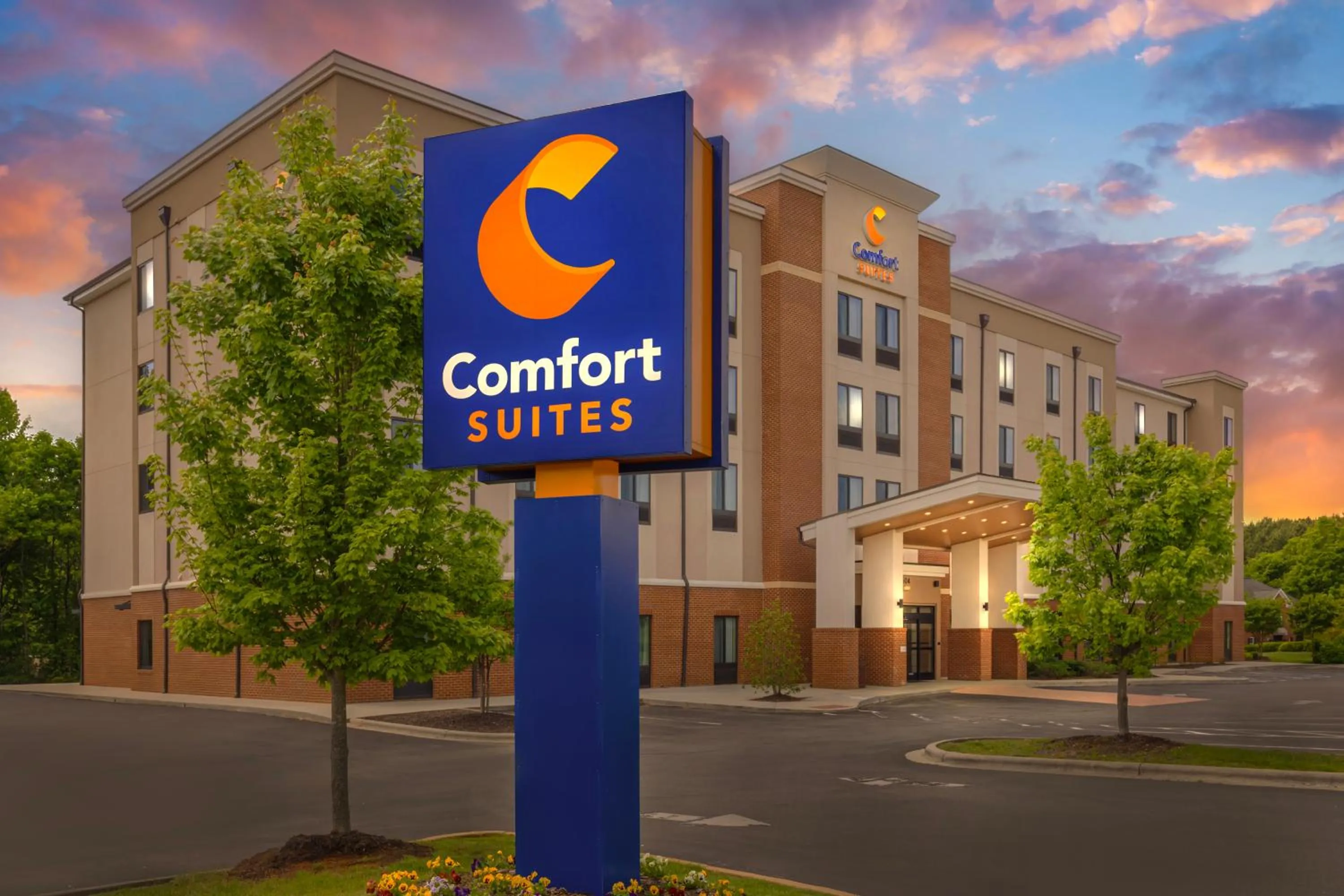 Property building in Comfort Suites Greensboro-High Point