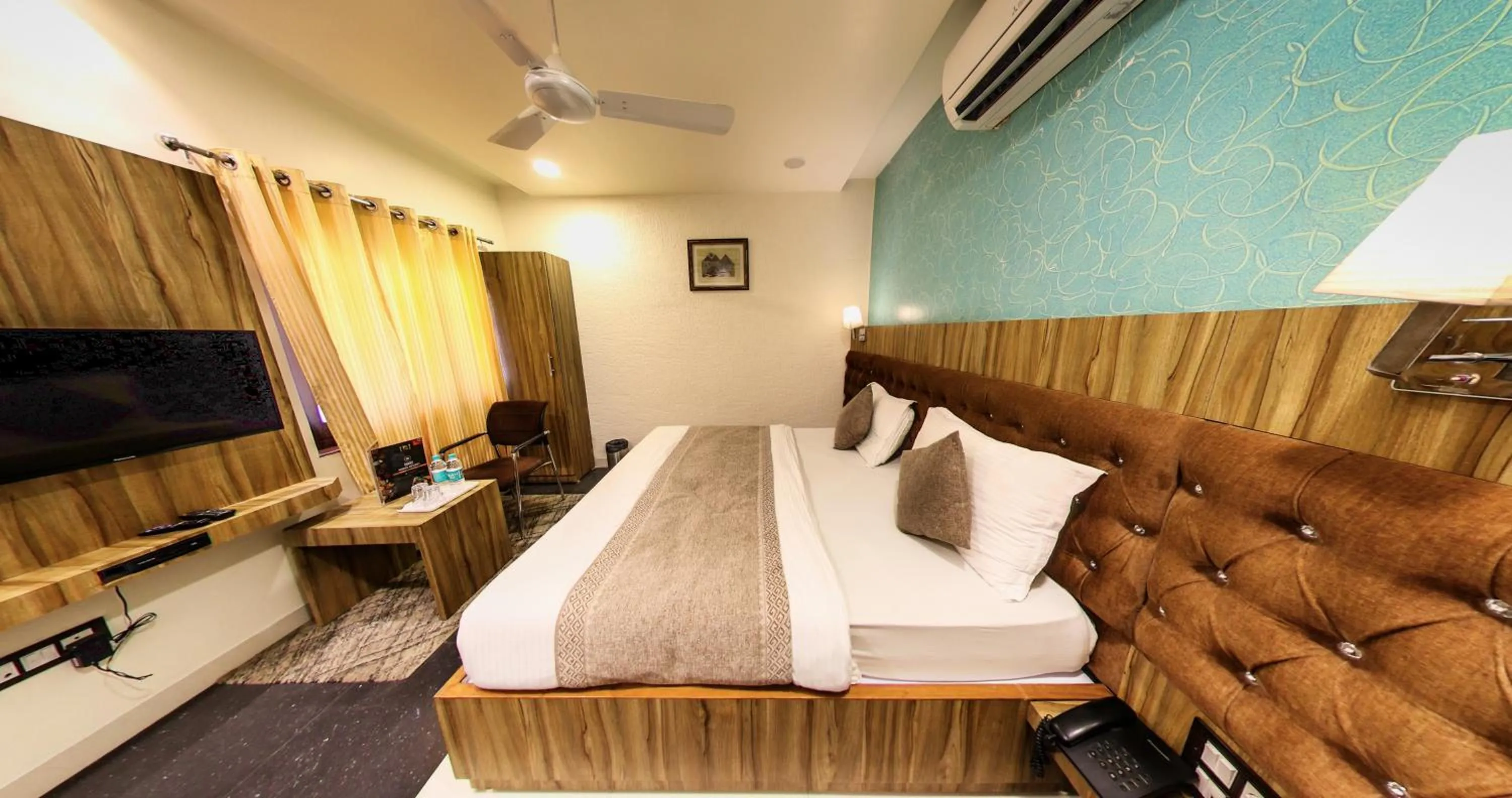 Living room, Bed in Hari Niwas - A Boutique Garden Resort Mount Abu