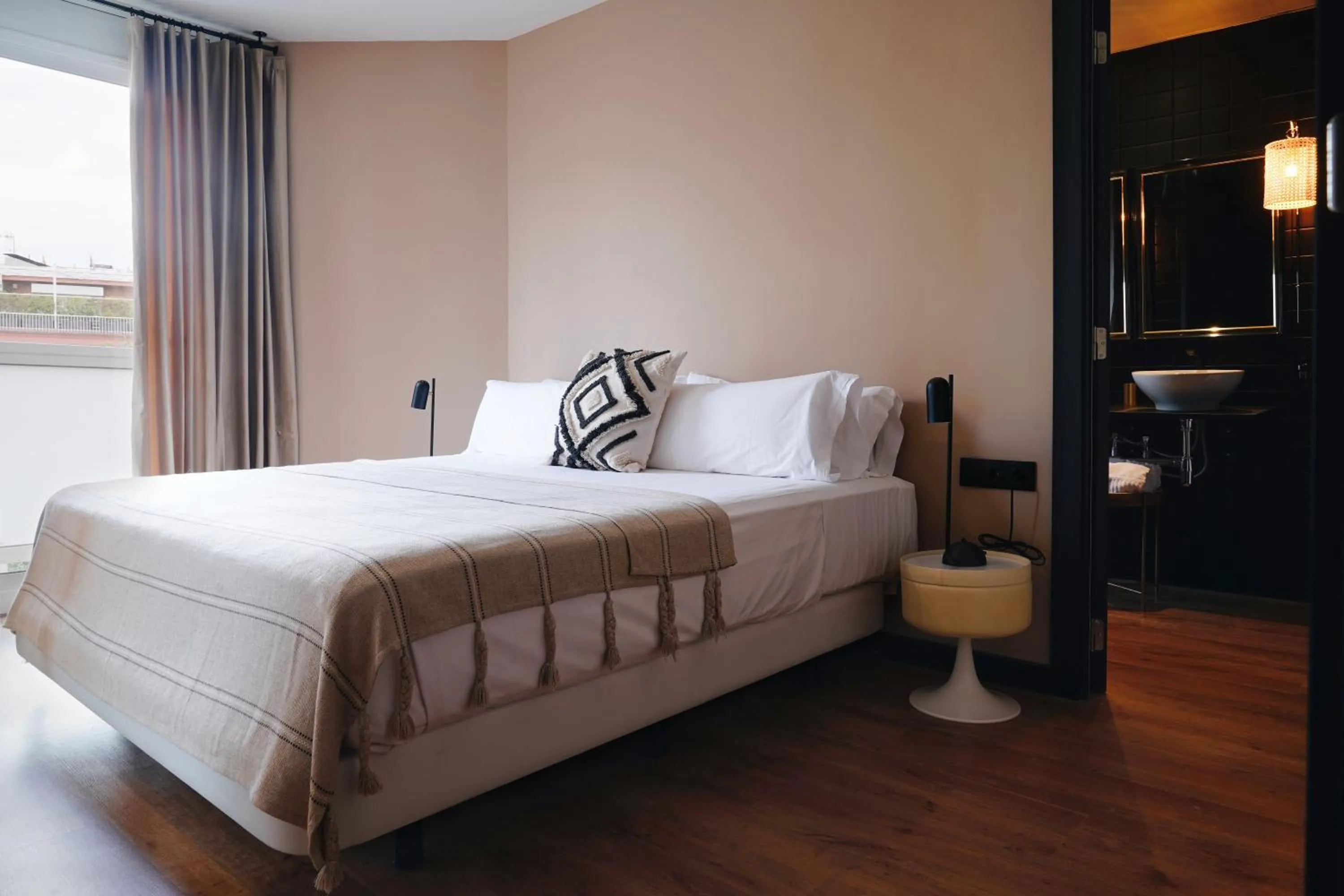 Photo of the whole room, Bed in Isabella's House