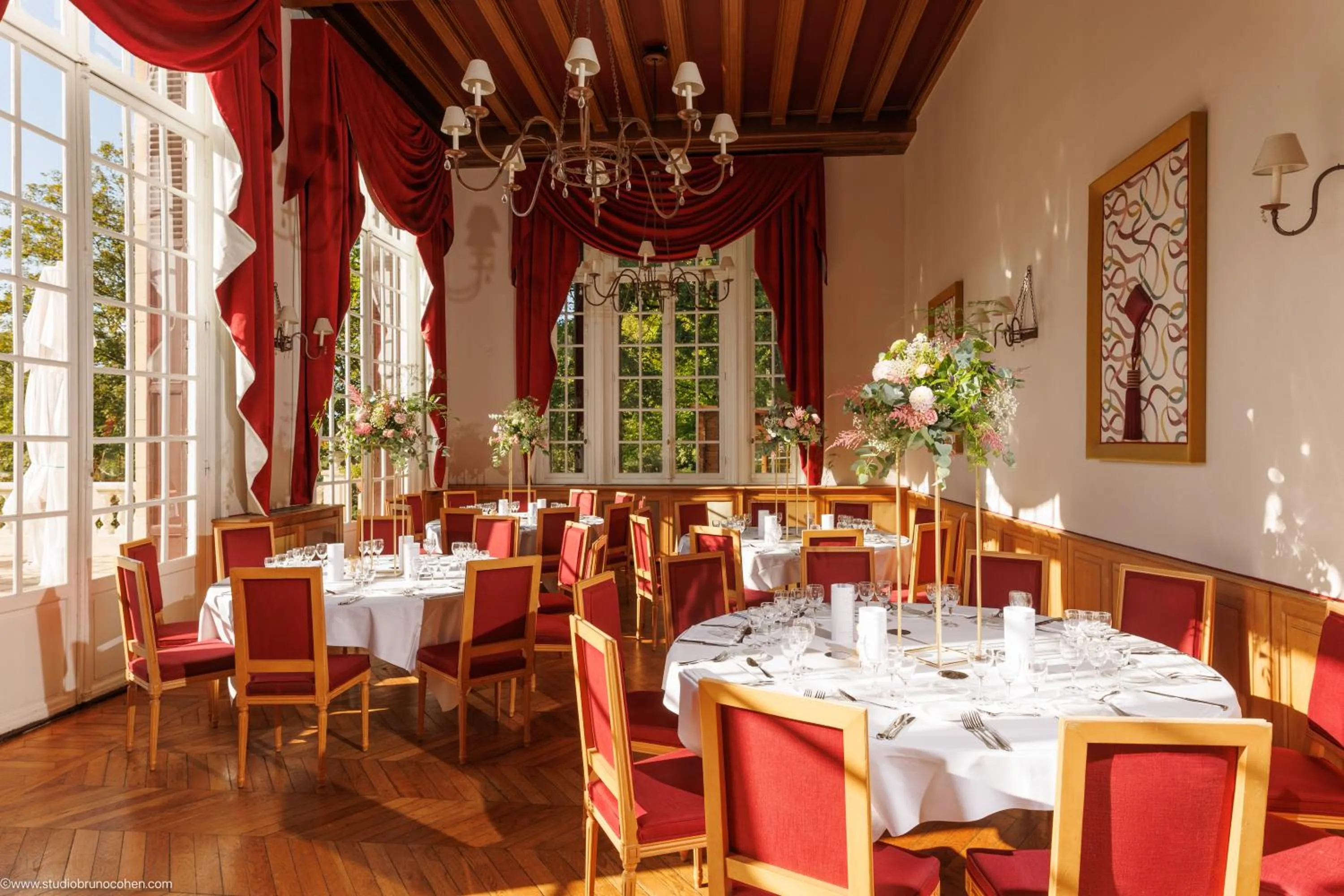 Restaurant/places to eat in Le Château de la Tour