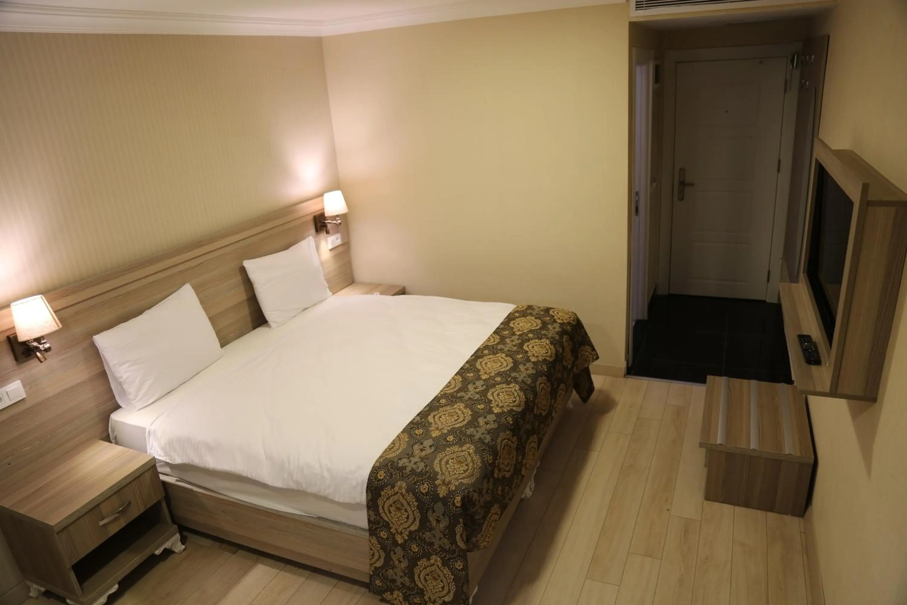 Photo of the whole room, Bed in World Point Hotel Besyol