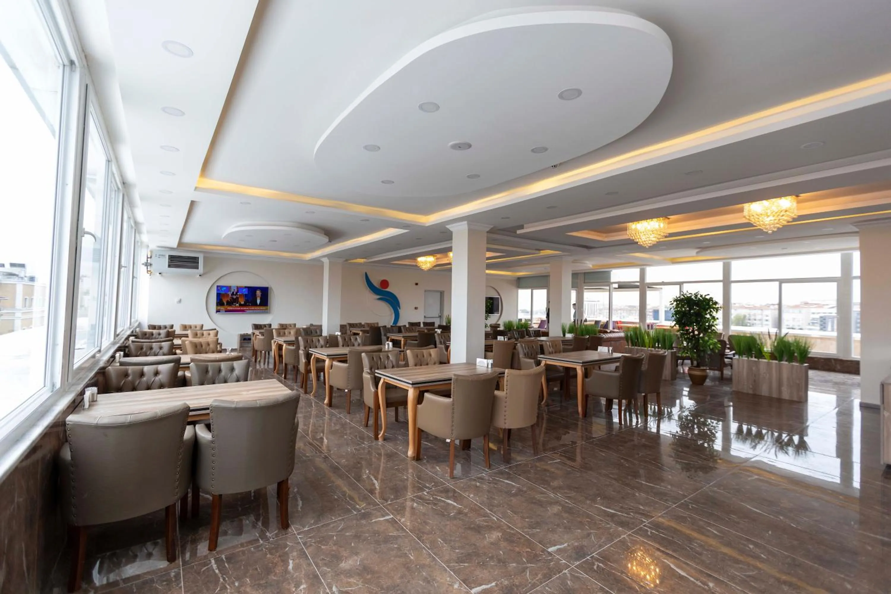 Restaurant/places to eat in World Point Hotel Besyol