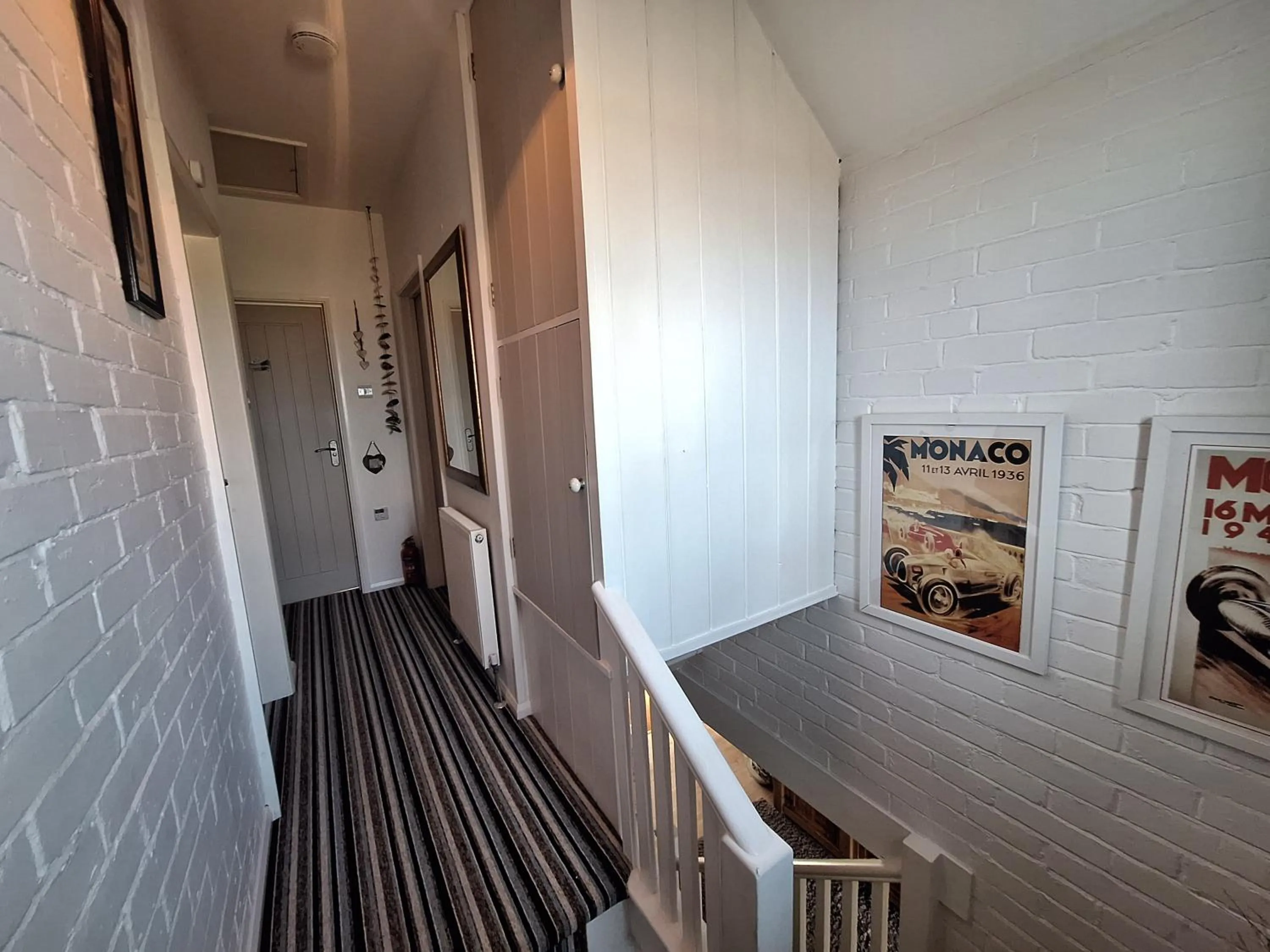 By the sea, home from home sleeps 6