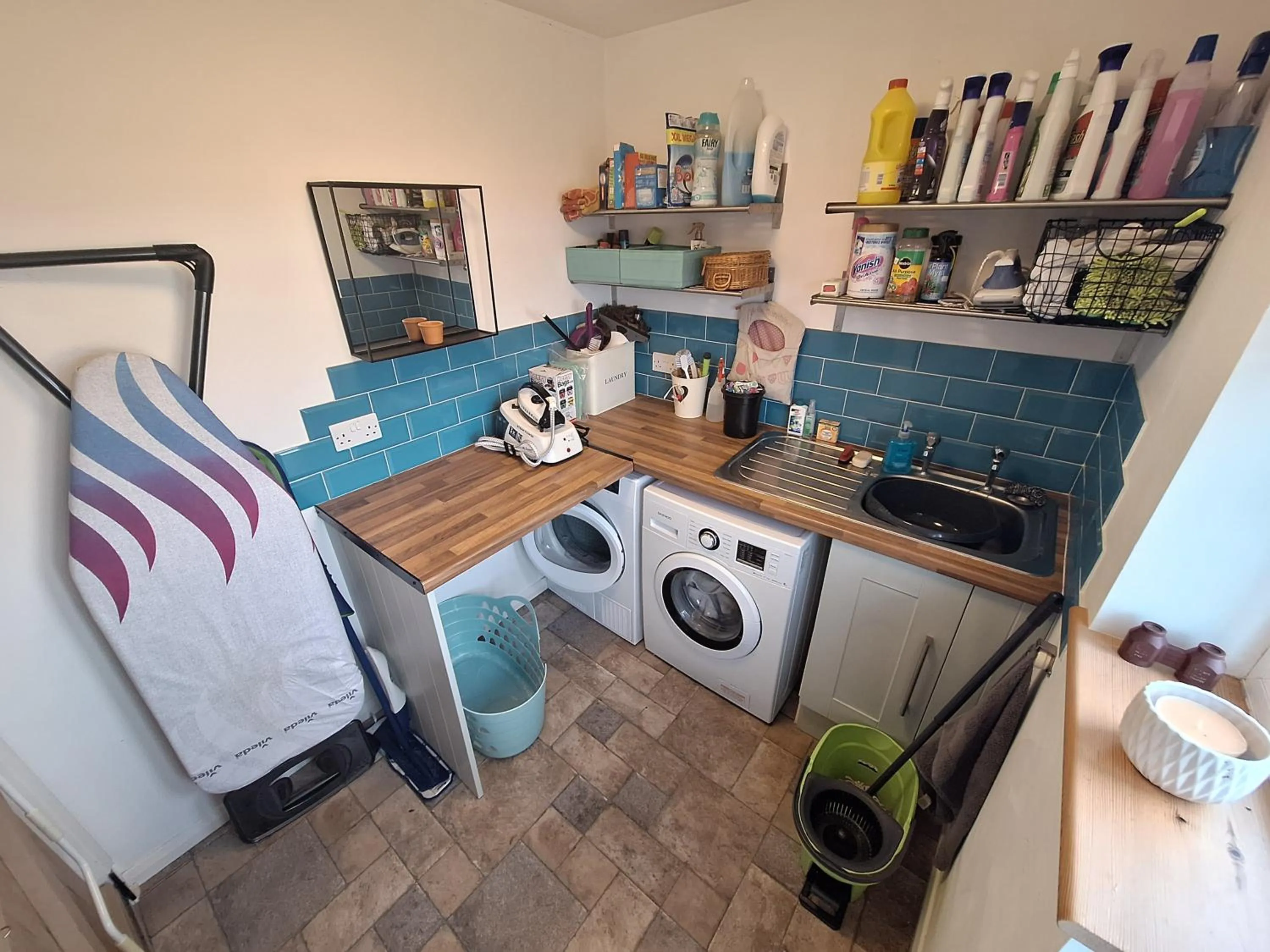 By the sea, home from home sleeps 6