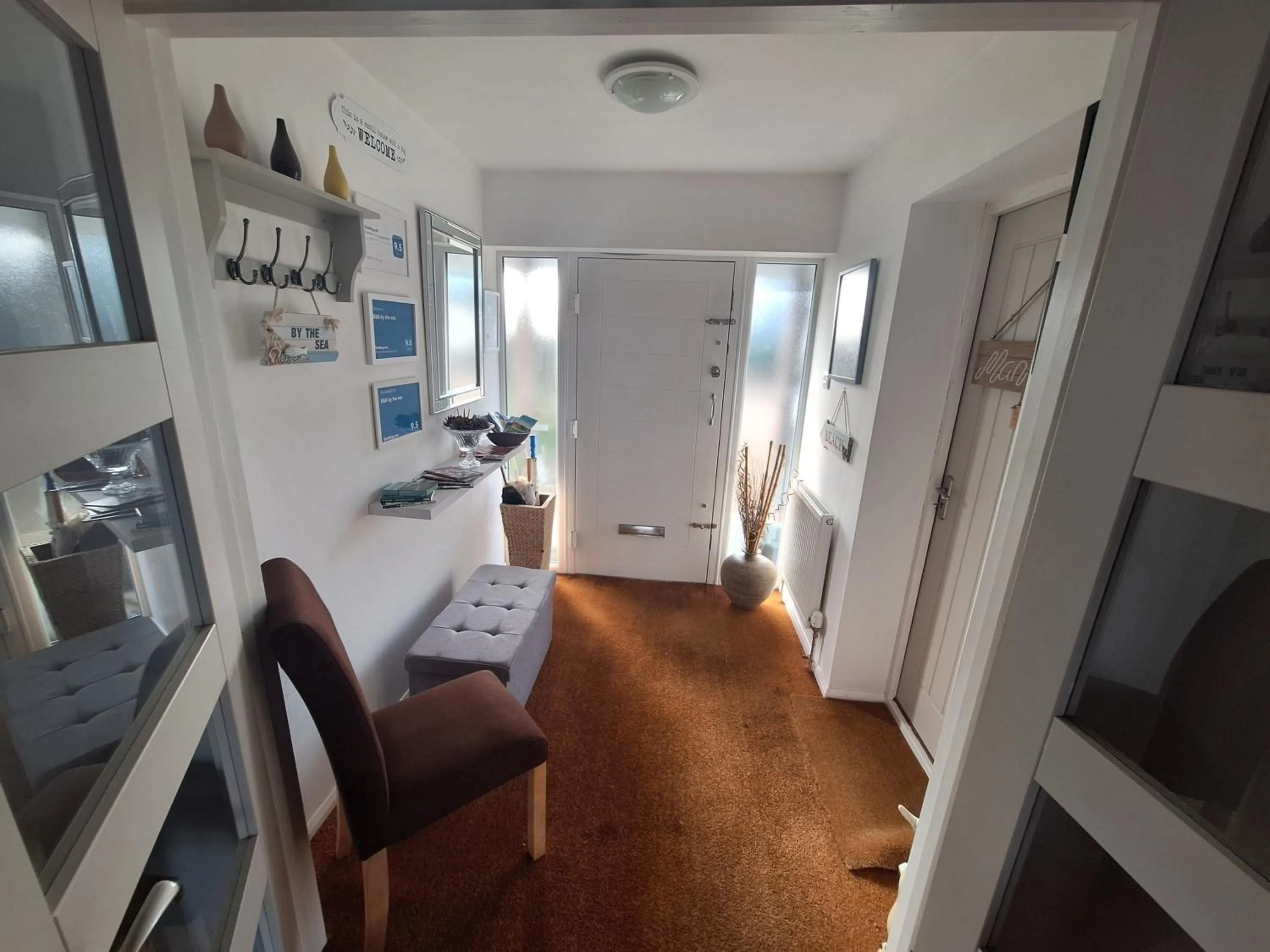 By the sea, home from home sleeps 6