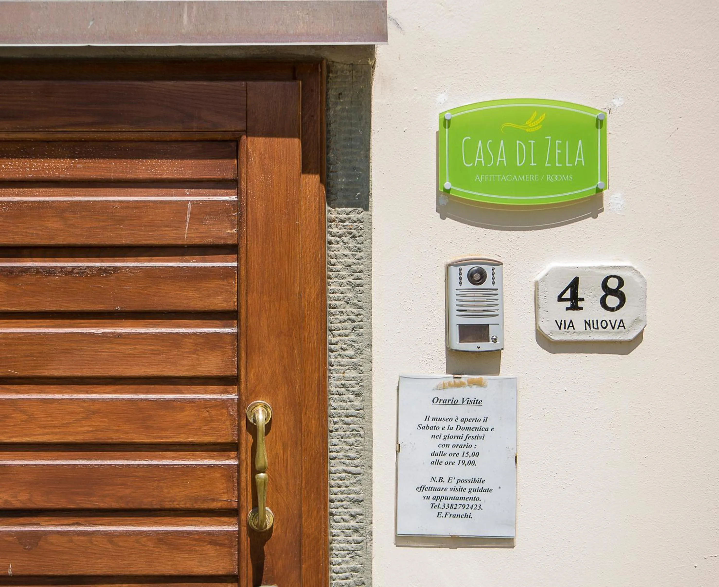 Facade/entrance in Casa di Zela