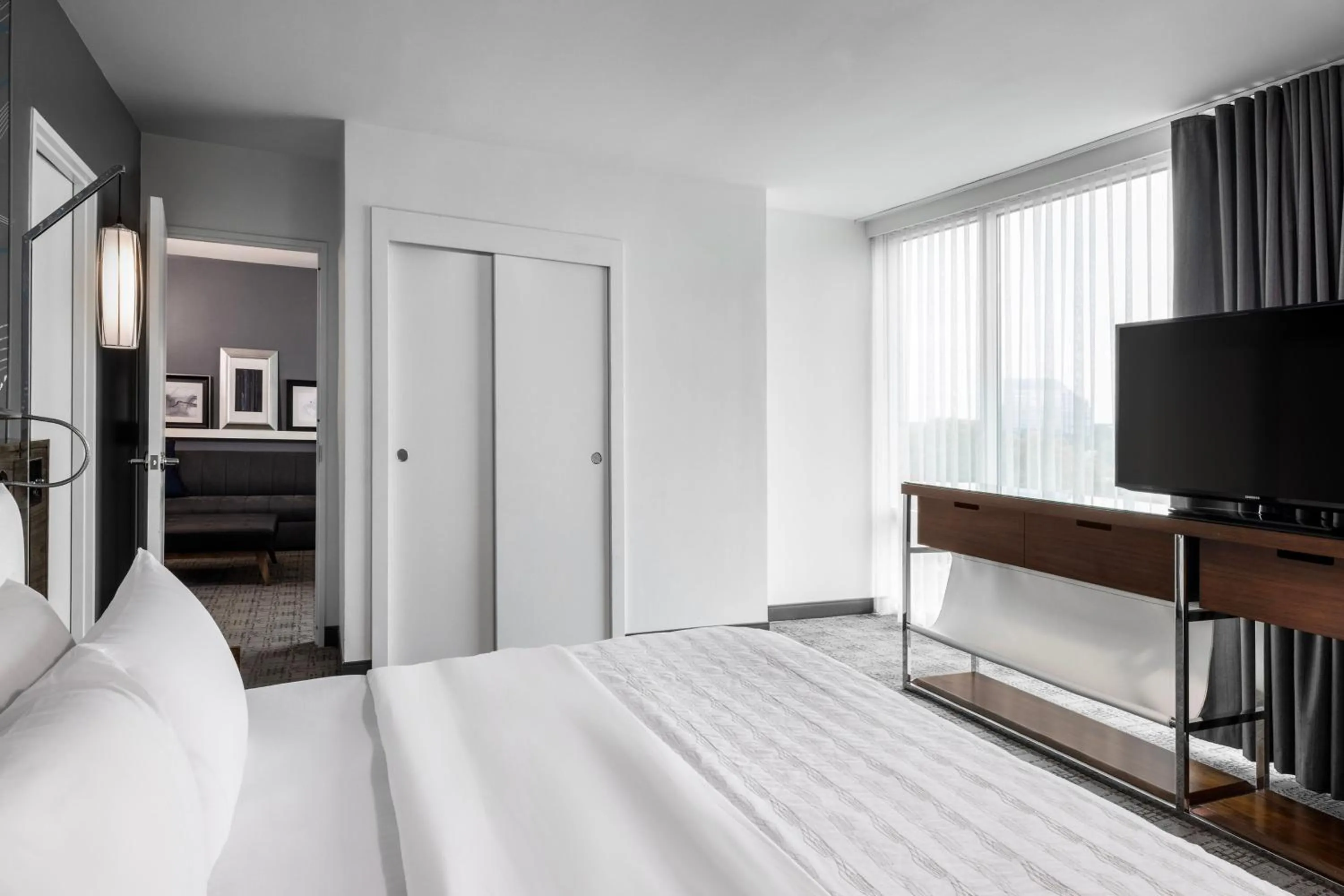 Bedroom, Bed in Le Meridien Atlanta Perimeter