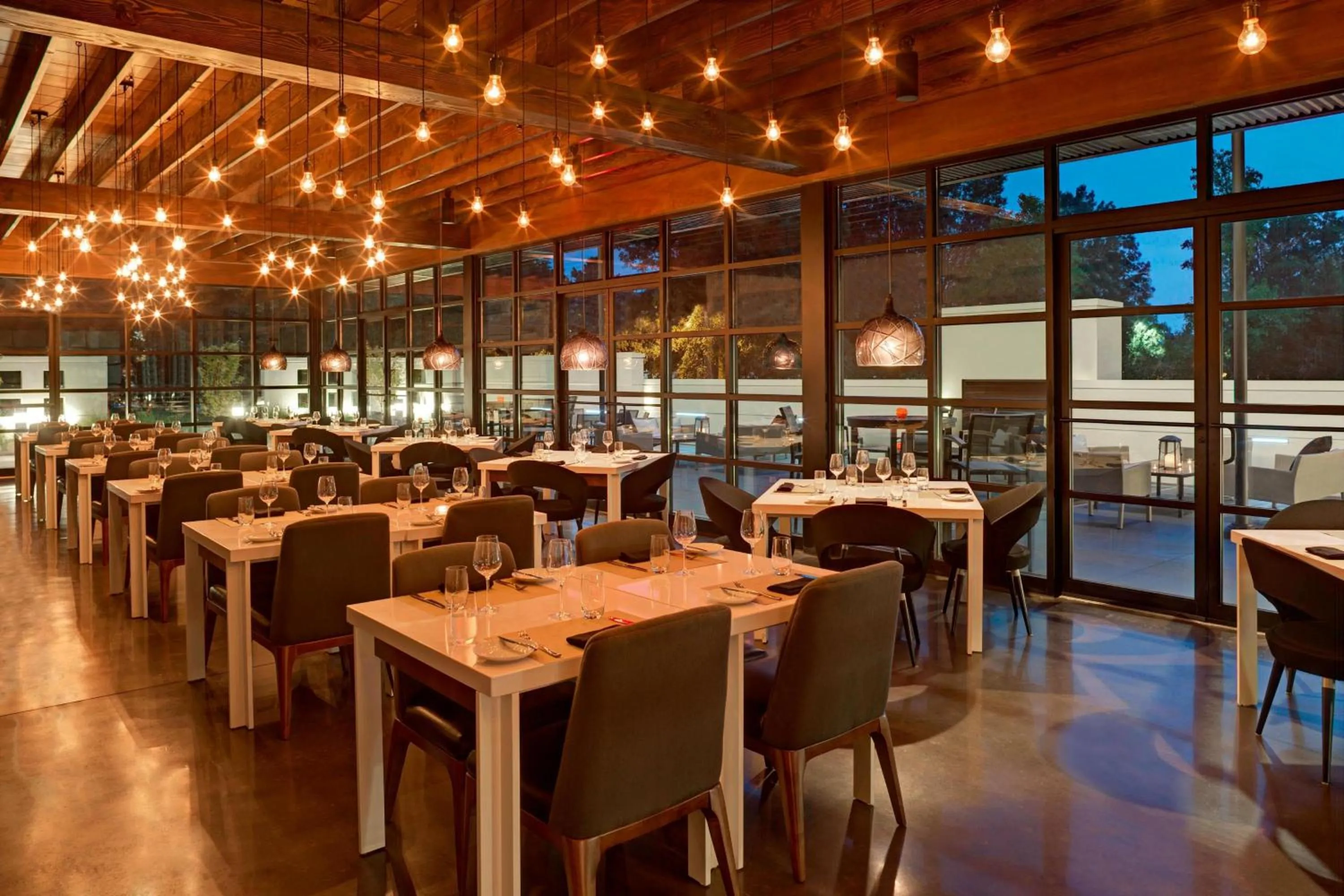 Restaurant/places to eat in Le Meridien Atlanta Perimeter