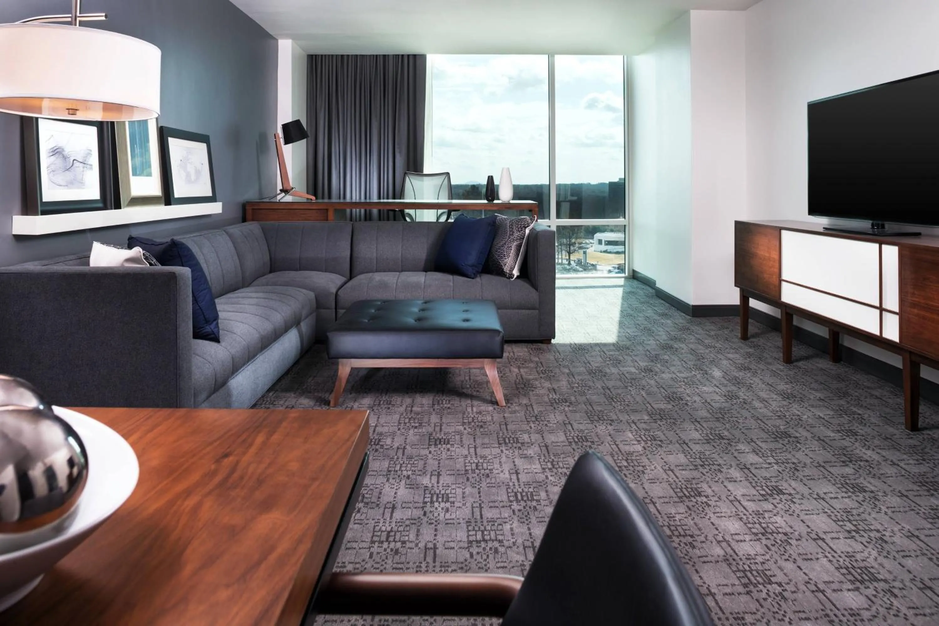 Bedroom in Le Meridien Atlanta Perimeter