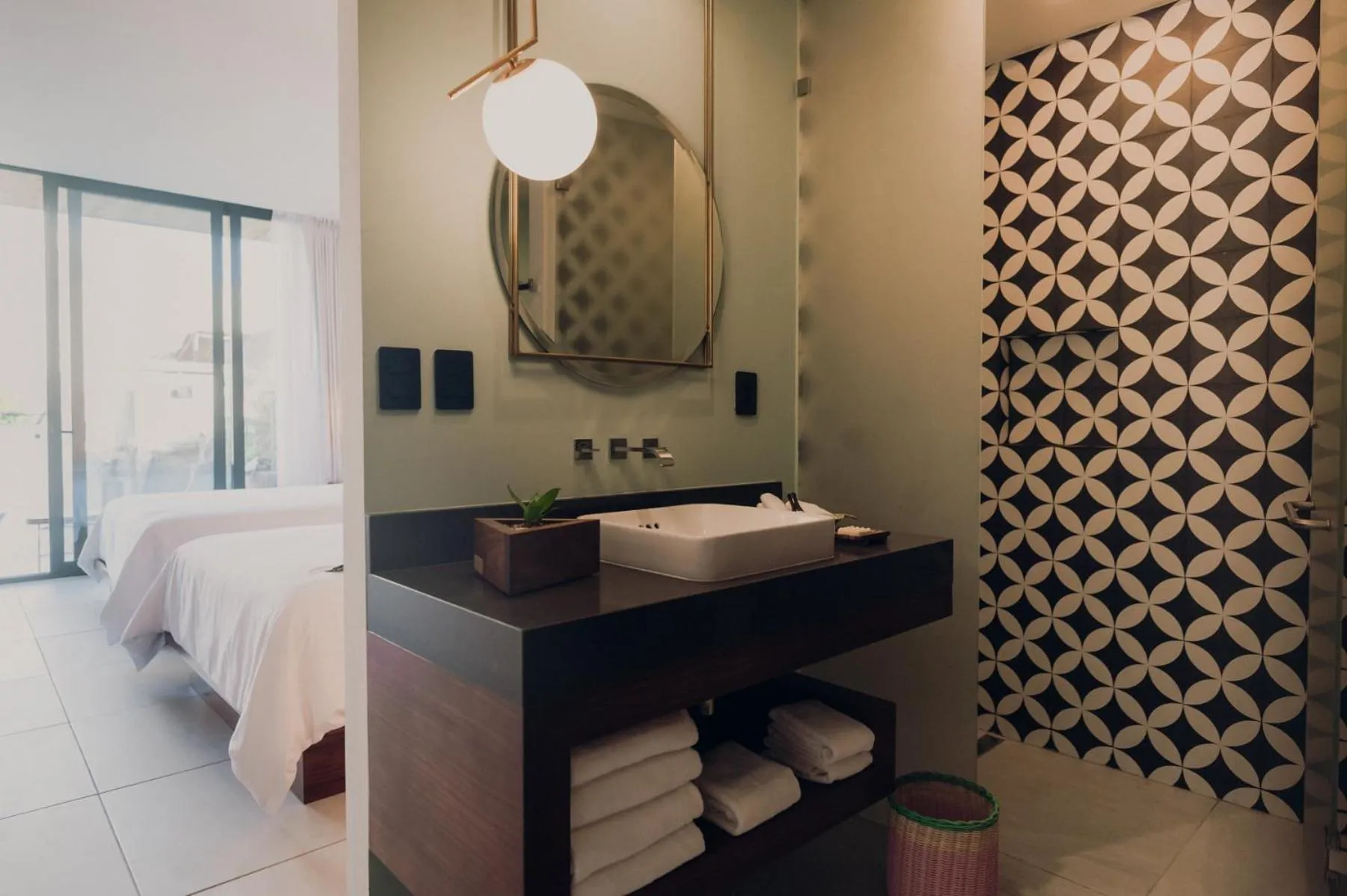 Bathroom, Bed in CALIXTA Hotel