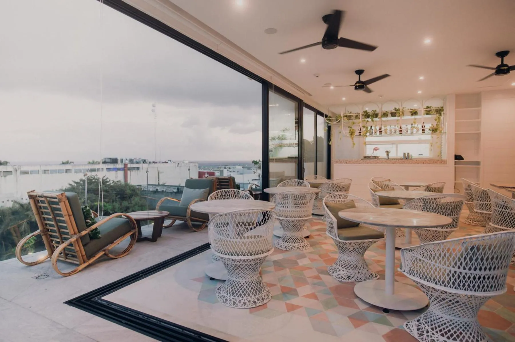 Restaurant/places to eat in CALIXTA Hotel