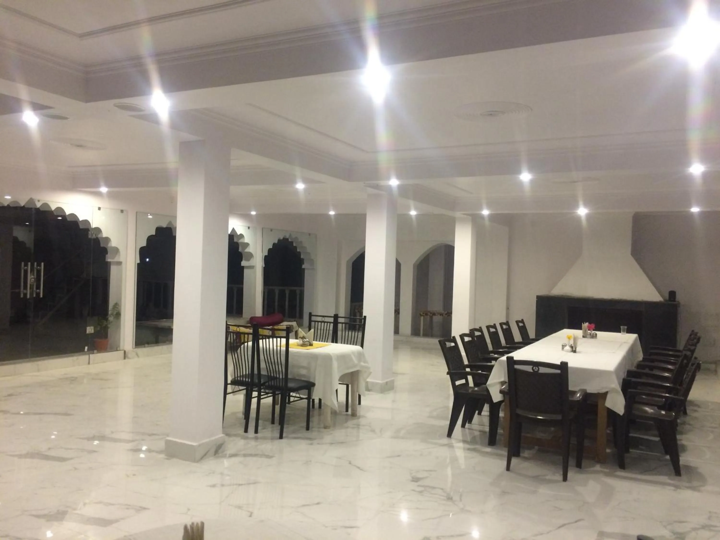 Entertainment in Hotel isabel Palace